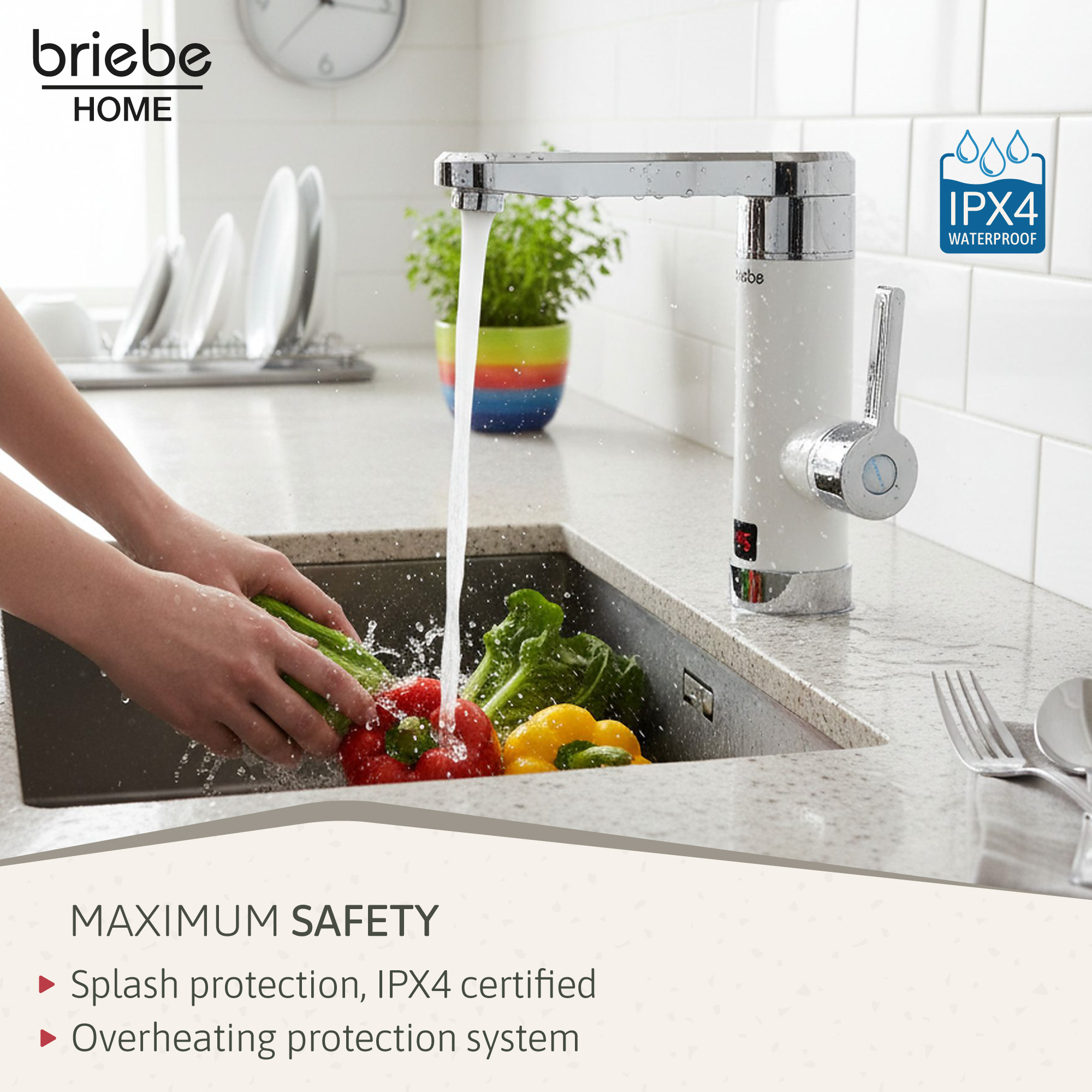 El agua fluye sobre verduras en un fregadero junto a un grifo con certificación IPX4.