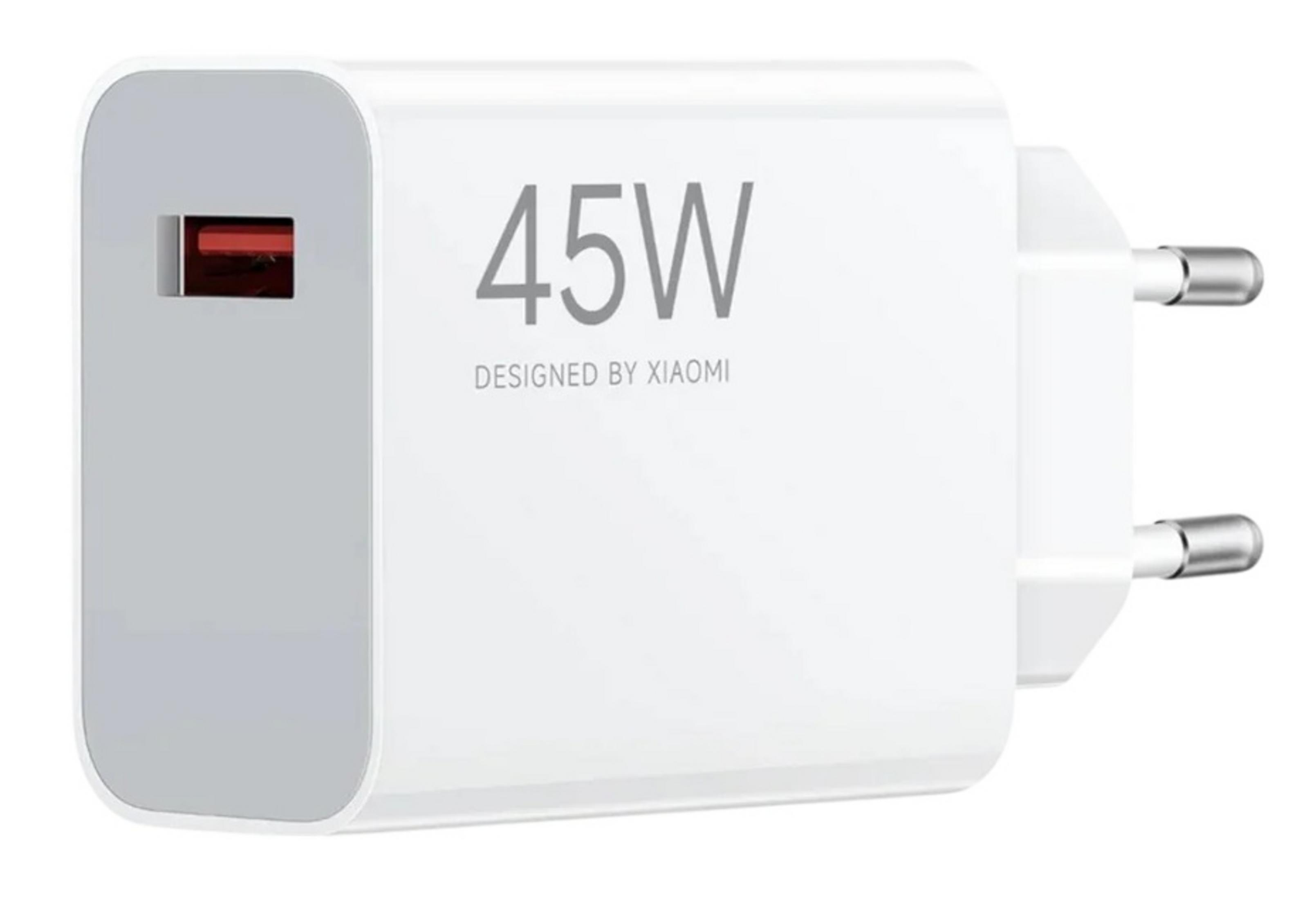 Biała ładowarka Xiaomi 45W z czerwonym portem USB i dwoma metalowymi bolcami.