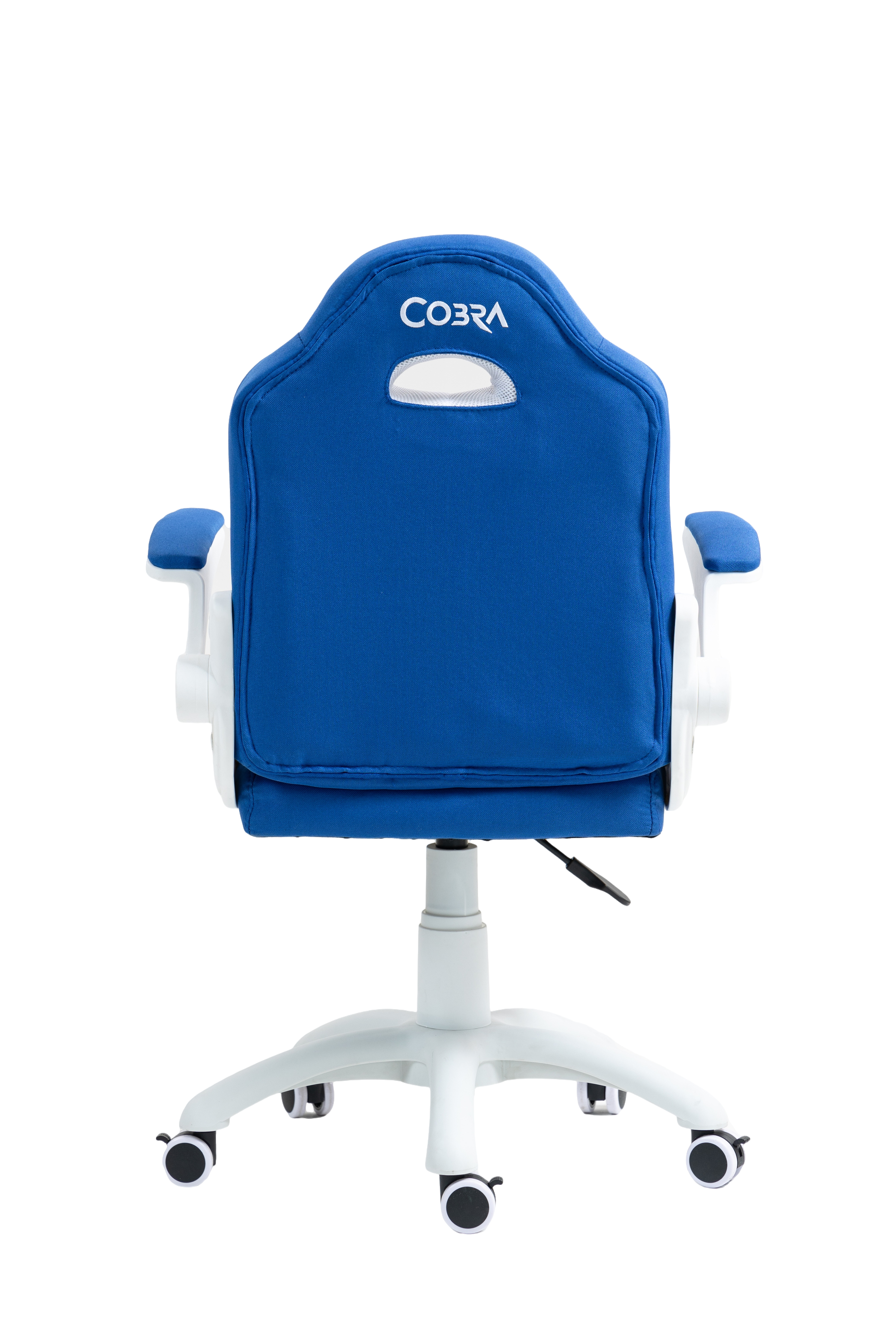 Niebieski fotel gamingowy z białym stelażem i kółkami.