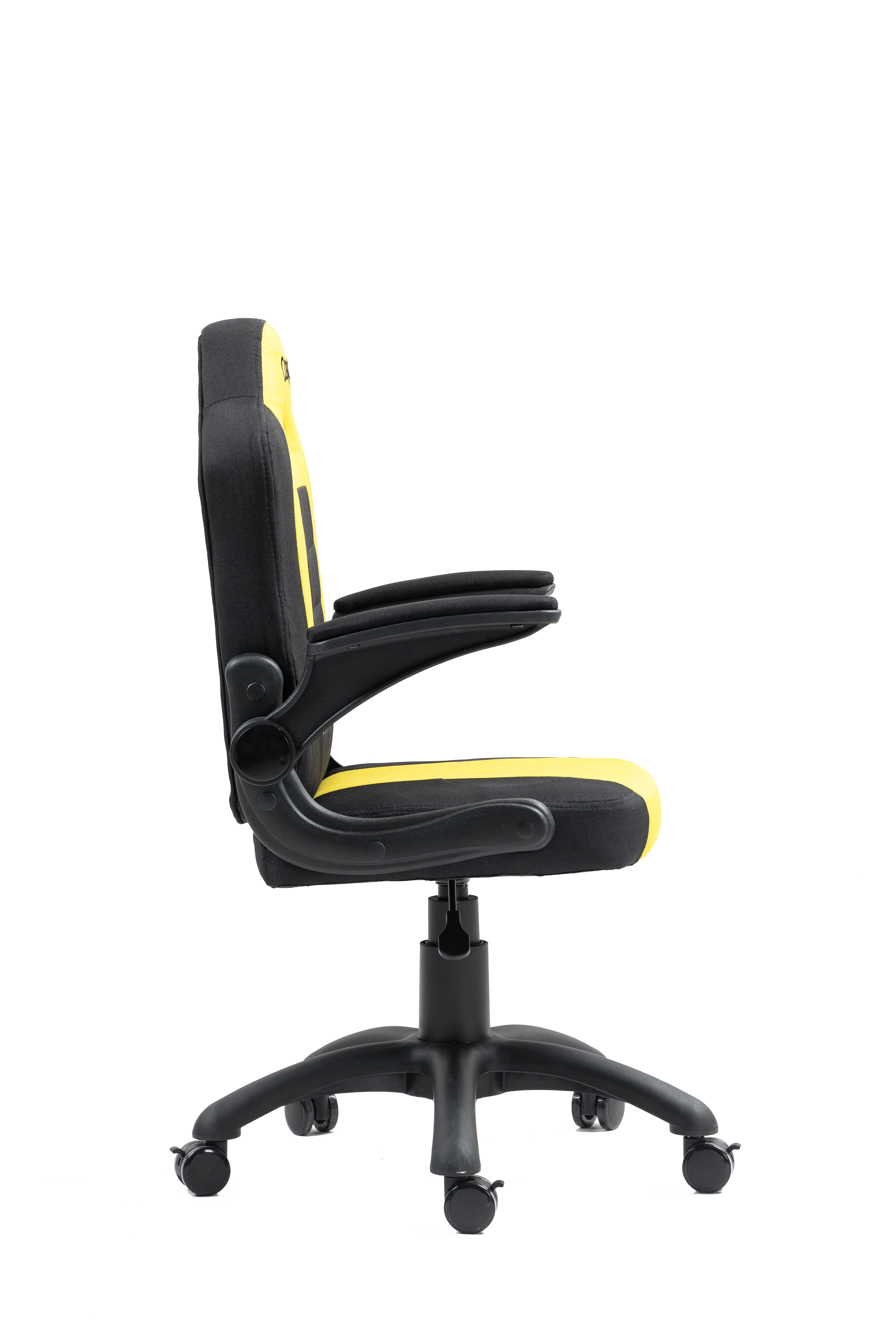 Czarny fotel biurowy z żółtymi akcentami, widok z boku.