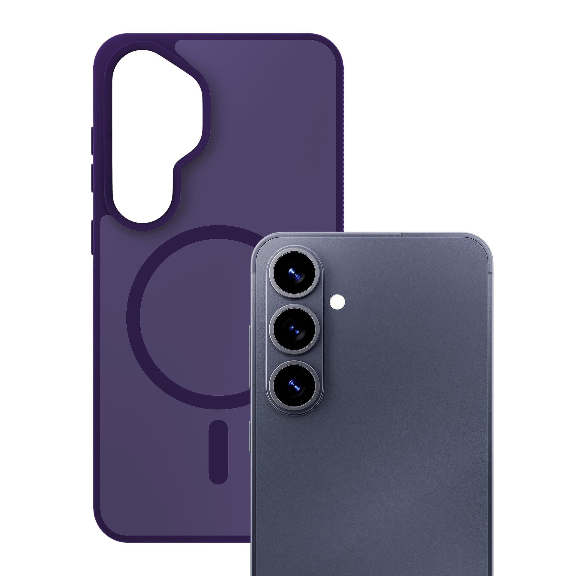 Fioletowe etui na telefon leży obok szarego smartfona z trzema aparatami.