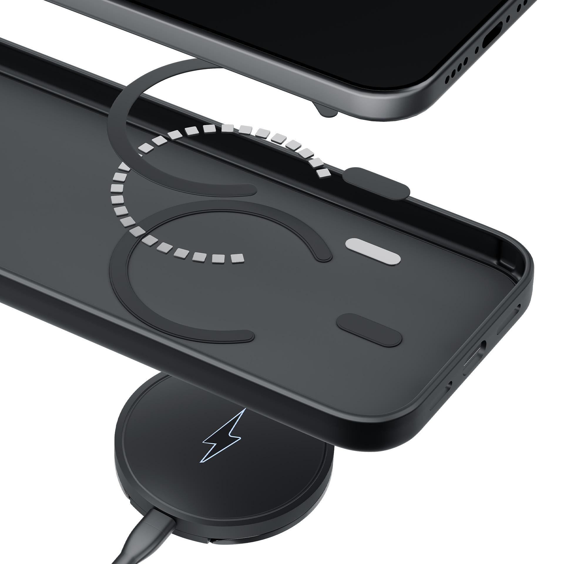 Czarny iPhone z etui na czarnej podkładce ładującej z symbolem błyskawicy.
