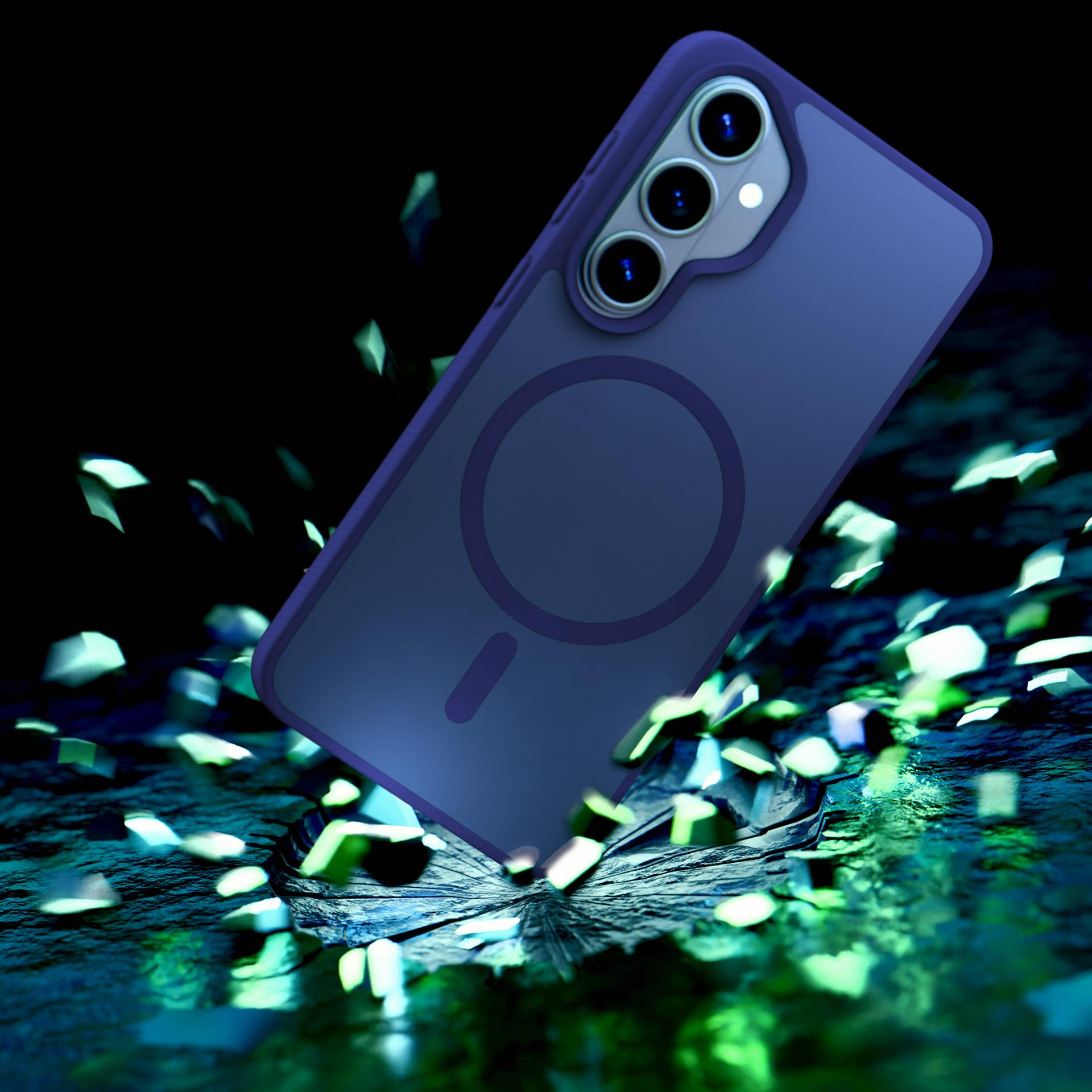 Fioletowe etui na telefon z trzema aparatami unosi się nad poszarpaną, ciemną powierzchnią.