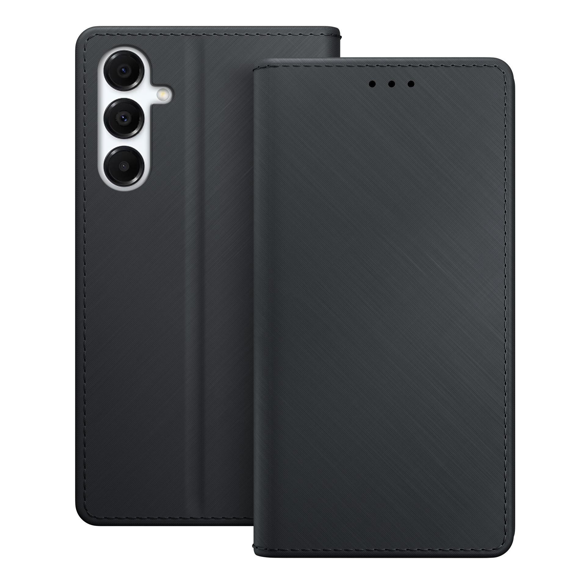 Czarne etui na telefon z trzema aparatami z tyłu.