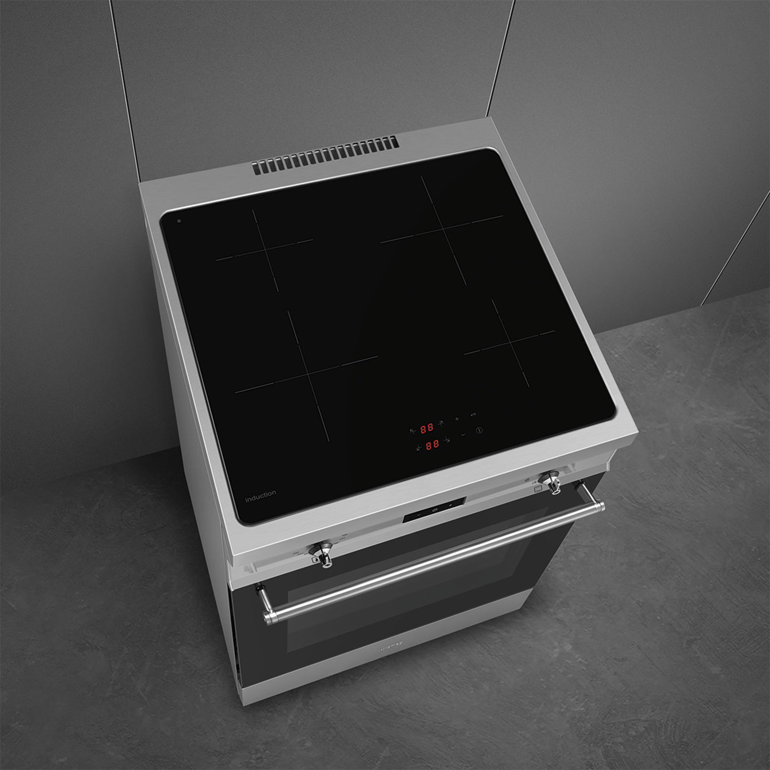 Un piano cottura a induzione moderno con superficie nera e dettagli in acciaio inox.