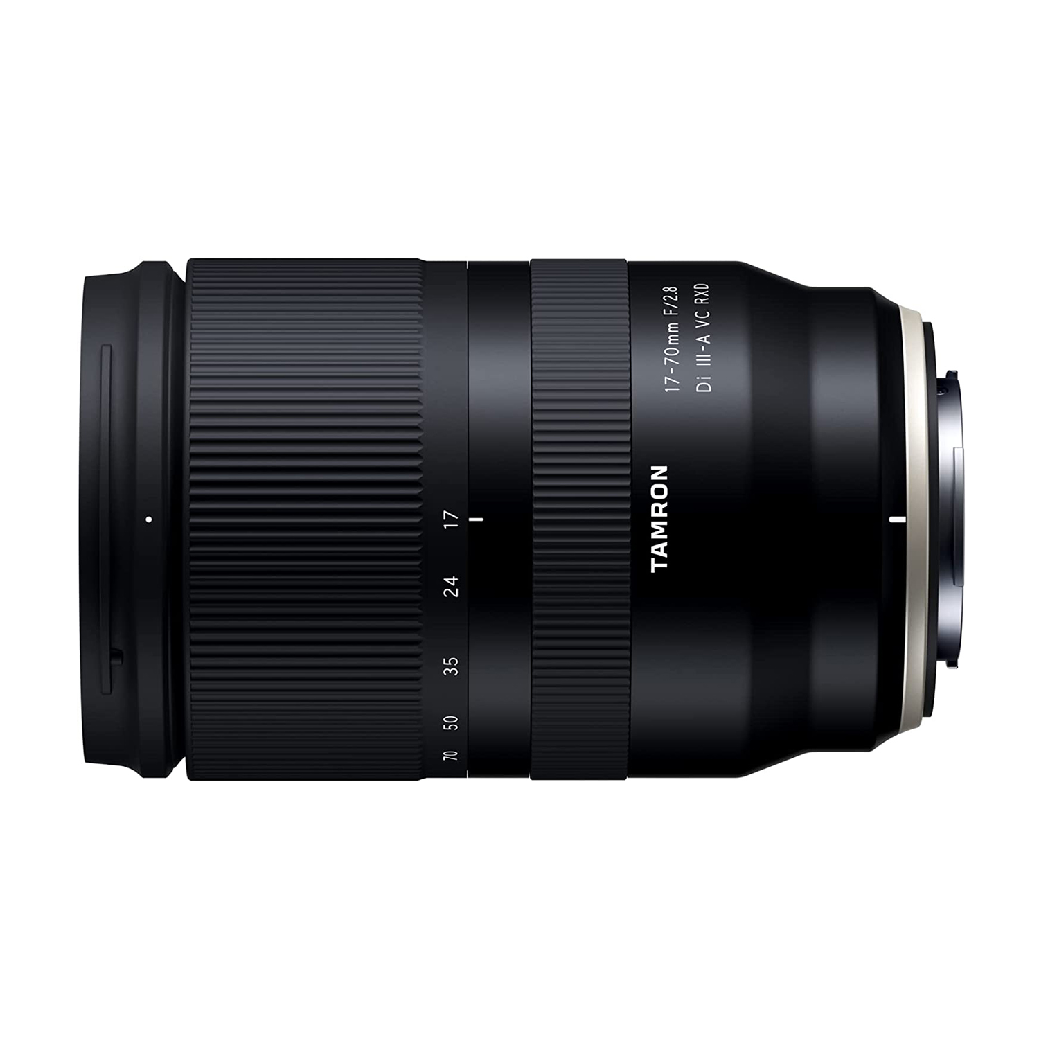 Ein schwarzes Tamron 17-70mm F/2.8 Objektiv mit Zoomring und Brennweitenmarkierungen.