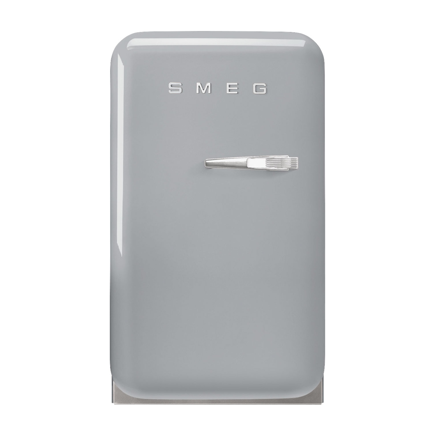 Refrigerador SMEG gris con asa y logo plateados.