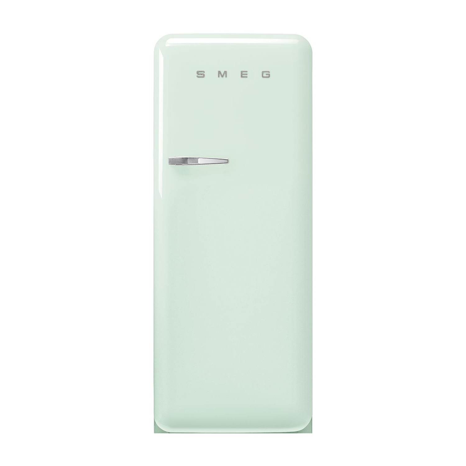 Un refrigerador Smeg verde pastel con asa y logo plateados.