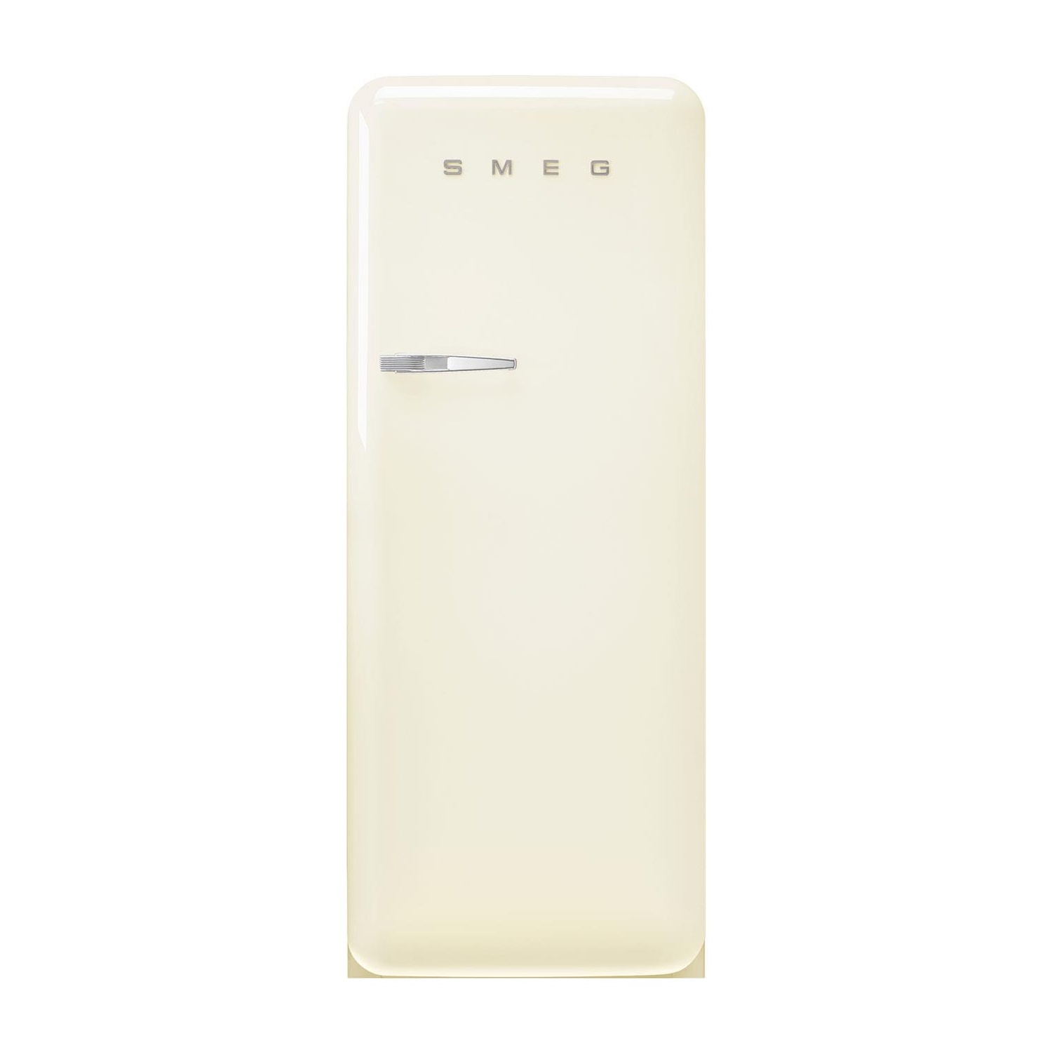 Un frigorífico Smeg color crema con tirador y logo plateados.