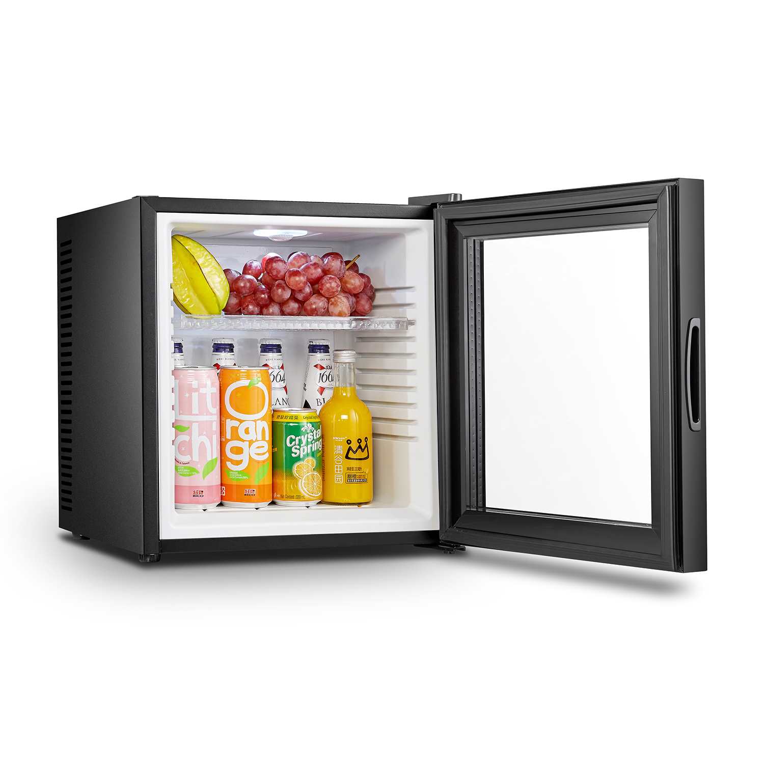 Ein offener Minikühlschrank mit Früchten und Getränken.