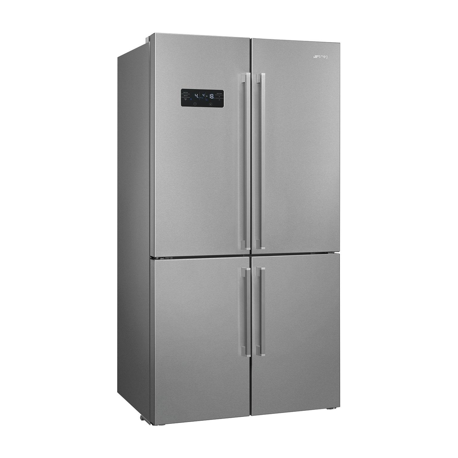 Un refrigerador plateado de cuatro puertas con pantalla digital.