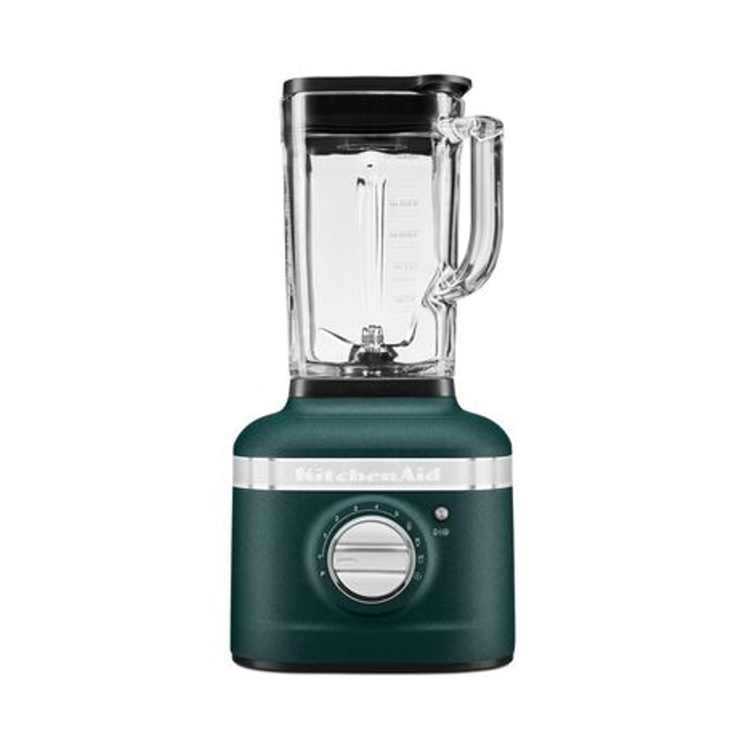Gümüş kadranlı, cam sürahili koyu yeşil KitchenAid blender.
