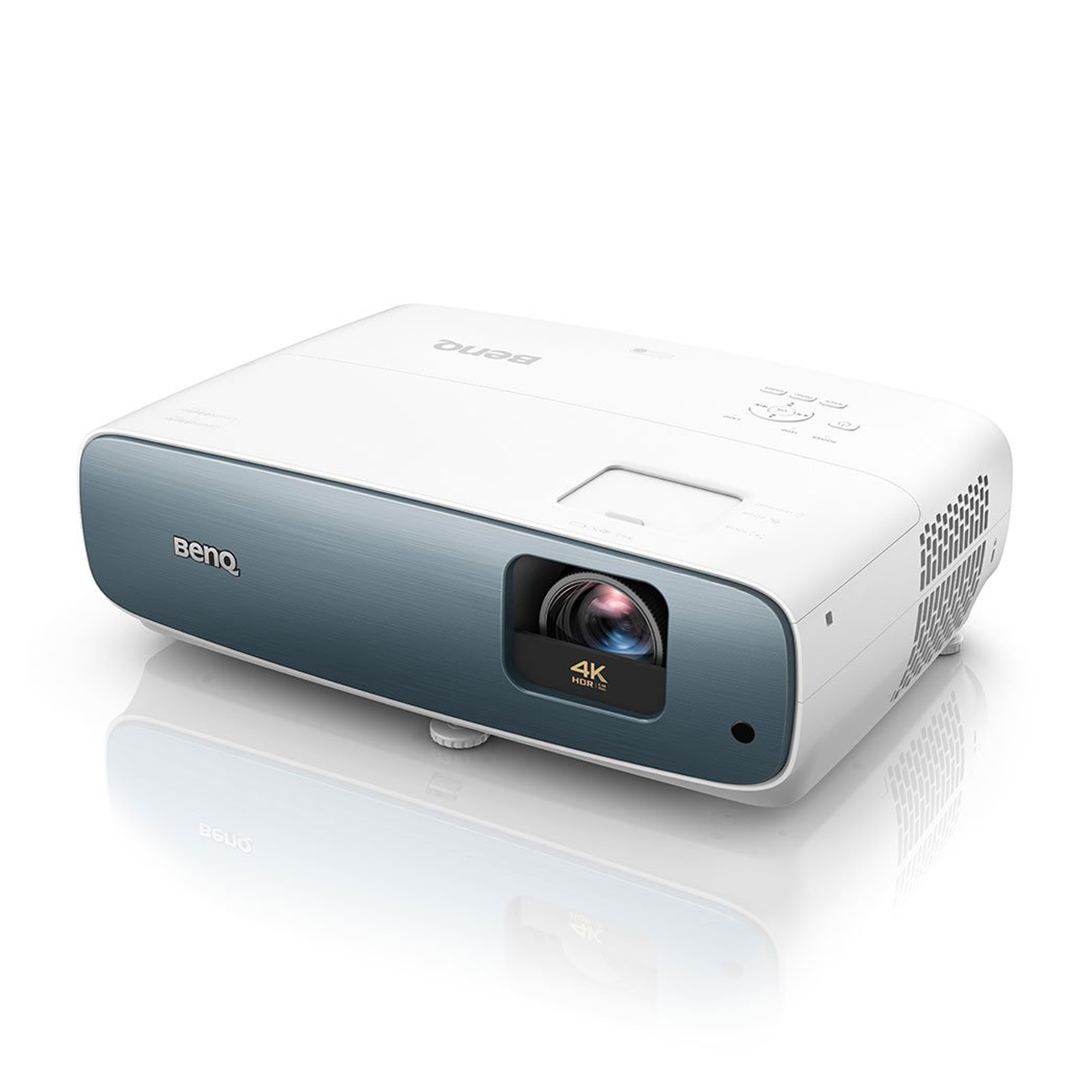 Ein weißer BenQ 4K HDR Projektor mit blauer Front auf weißem Hintergrund.