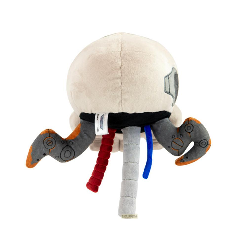 Un peluche beige con tentacoli grigi, cordoni rossi e blu.