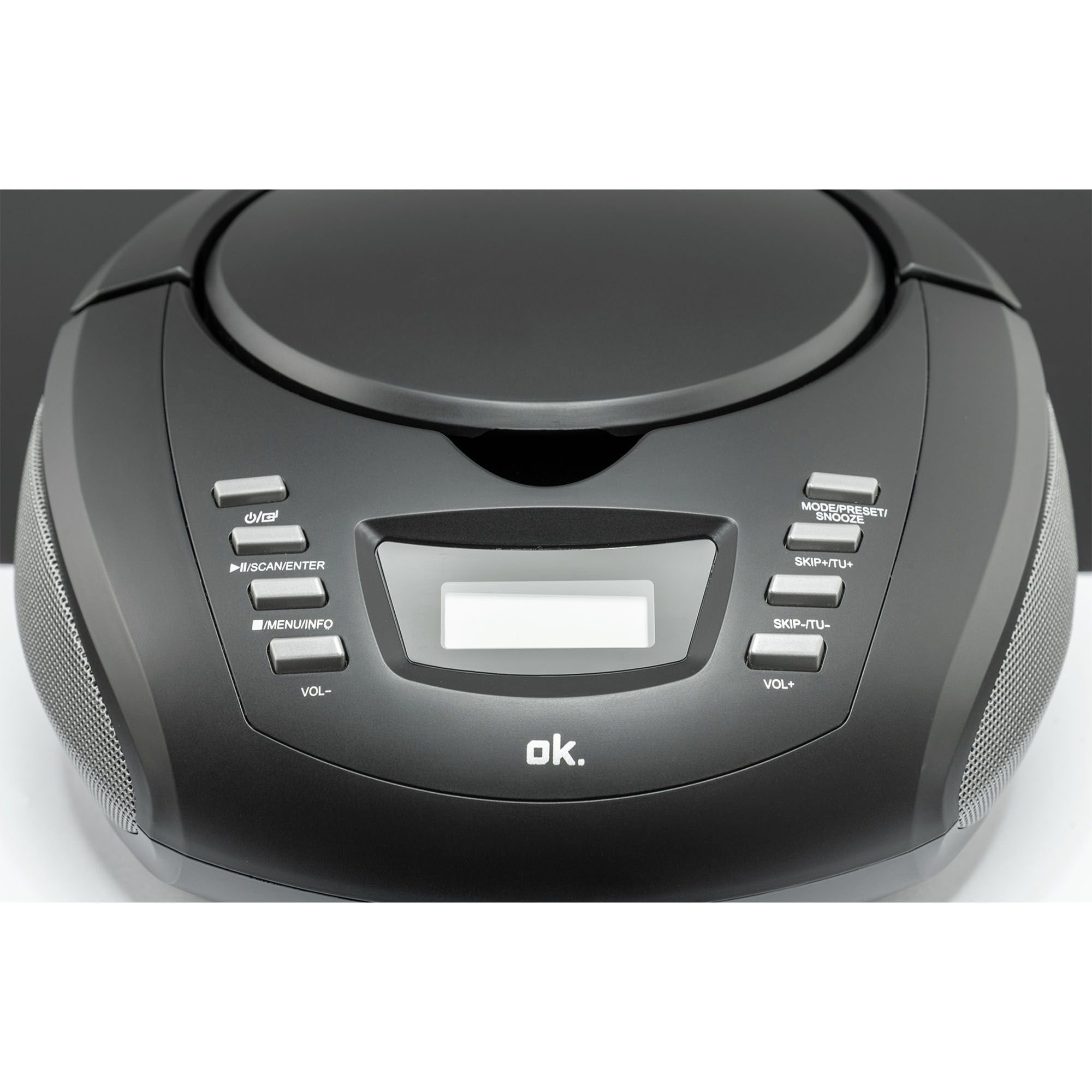 Schwarzer tragbarer CD-Player mit Lautsprechern und Bedienelementen.