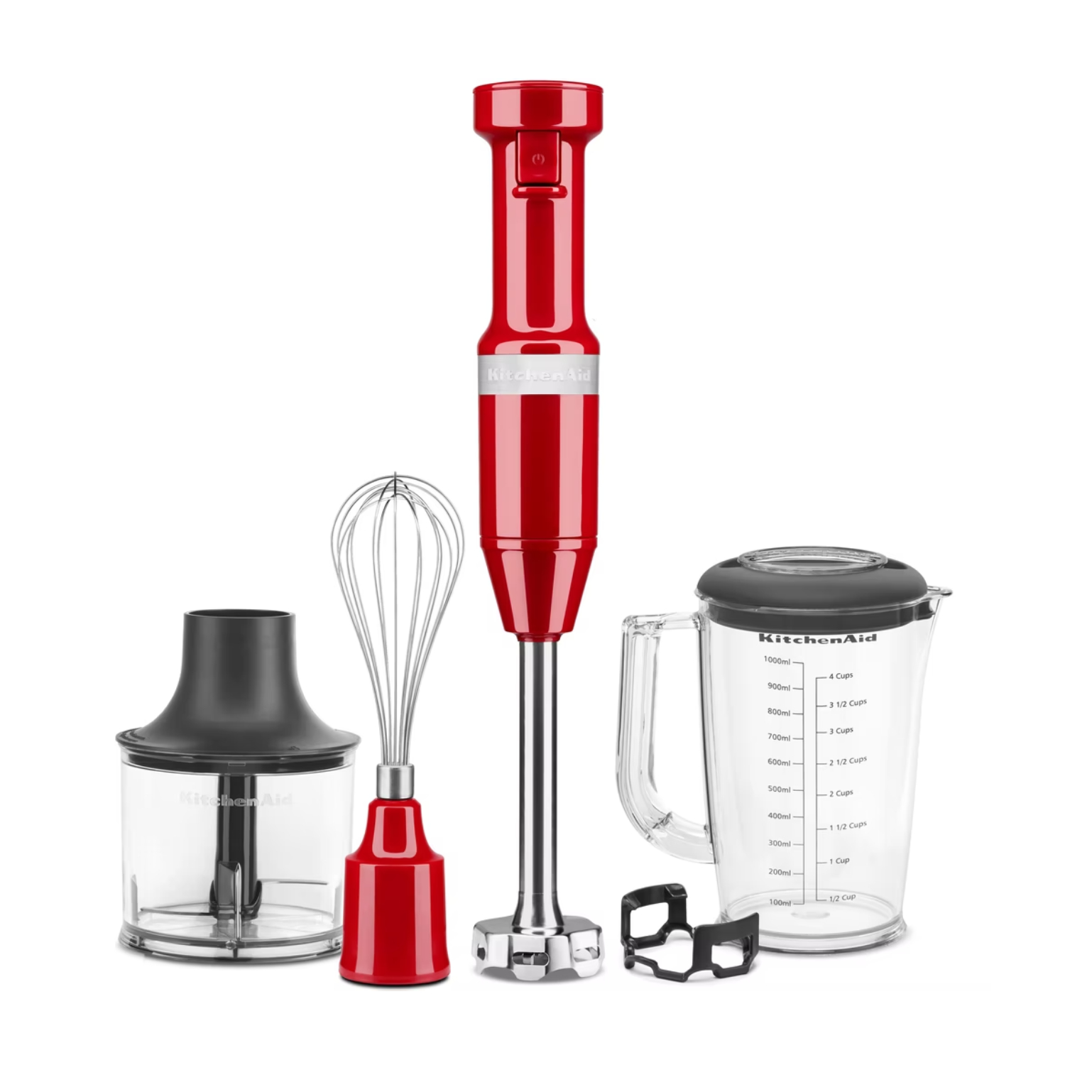 Czerwony blender ręczny KitchenAid z akcesoriami: trzepaczka, siekacz i dzbanek.