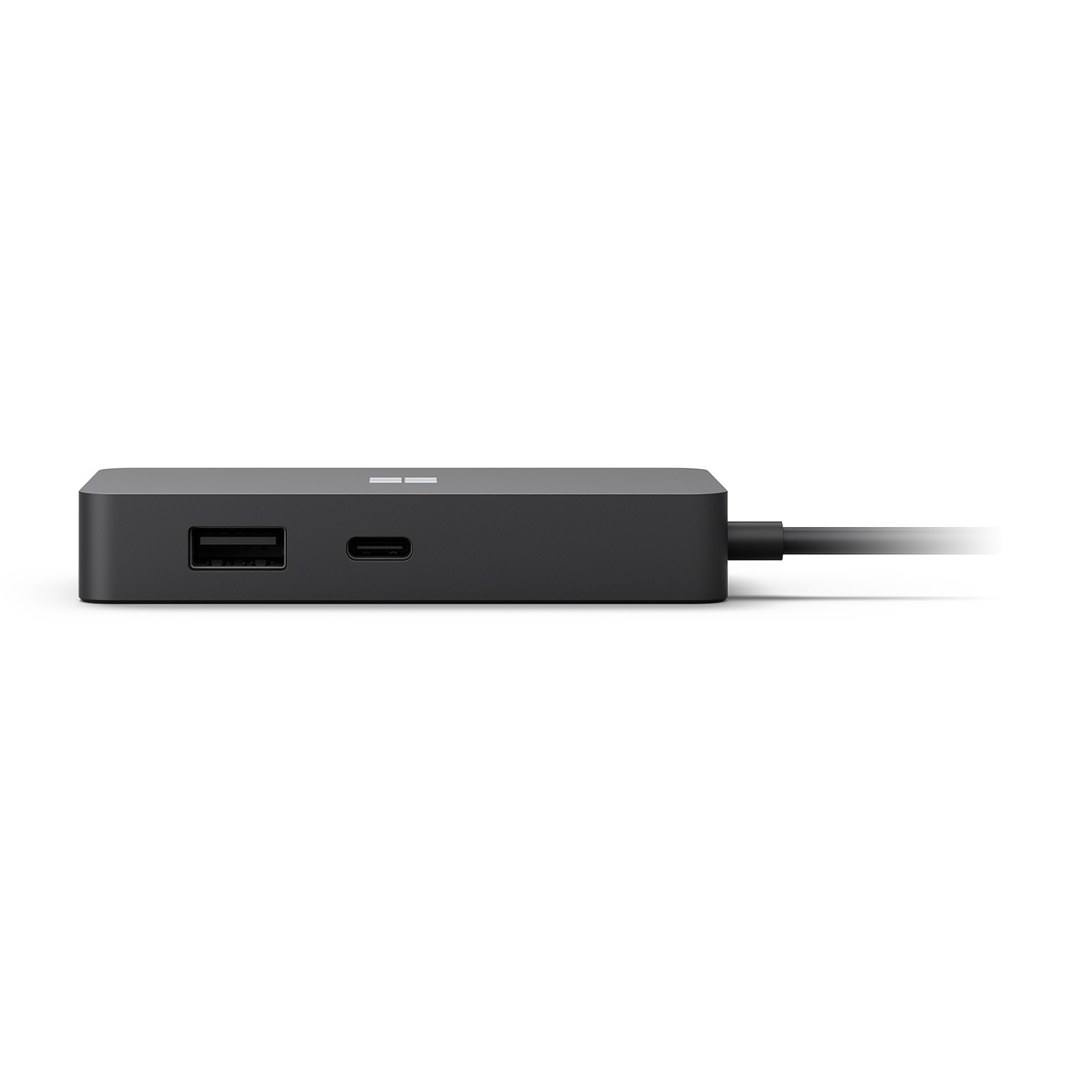 Hub USB-C negro con un puerto USB-A y un puerto USB-C.