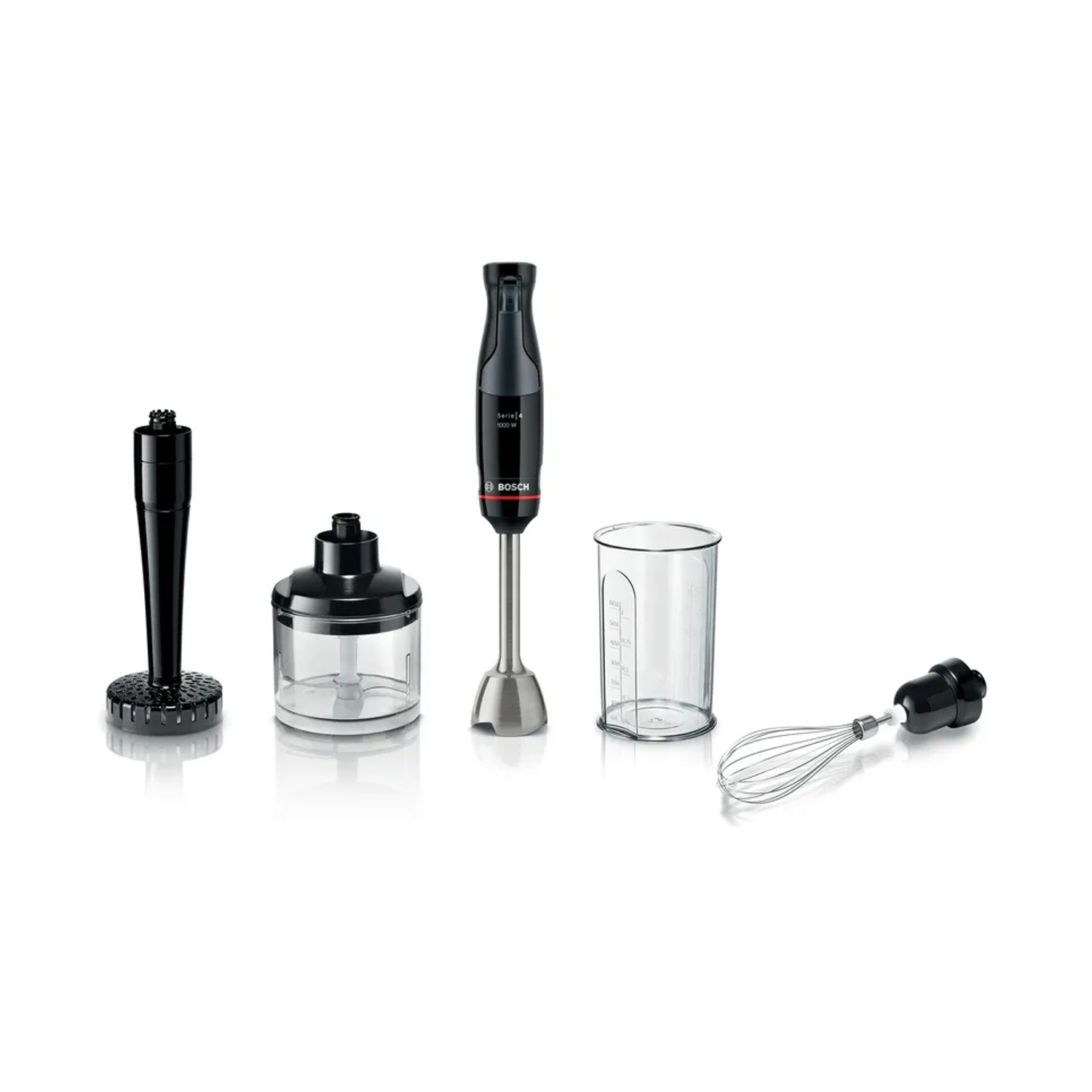 Czarny blender ręczny z akcesoriami na białym tle.