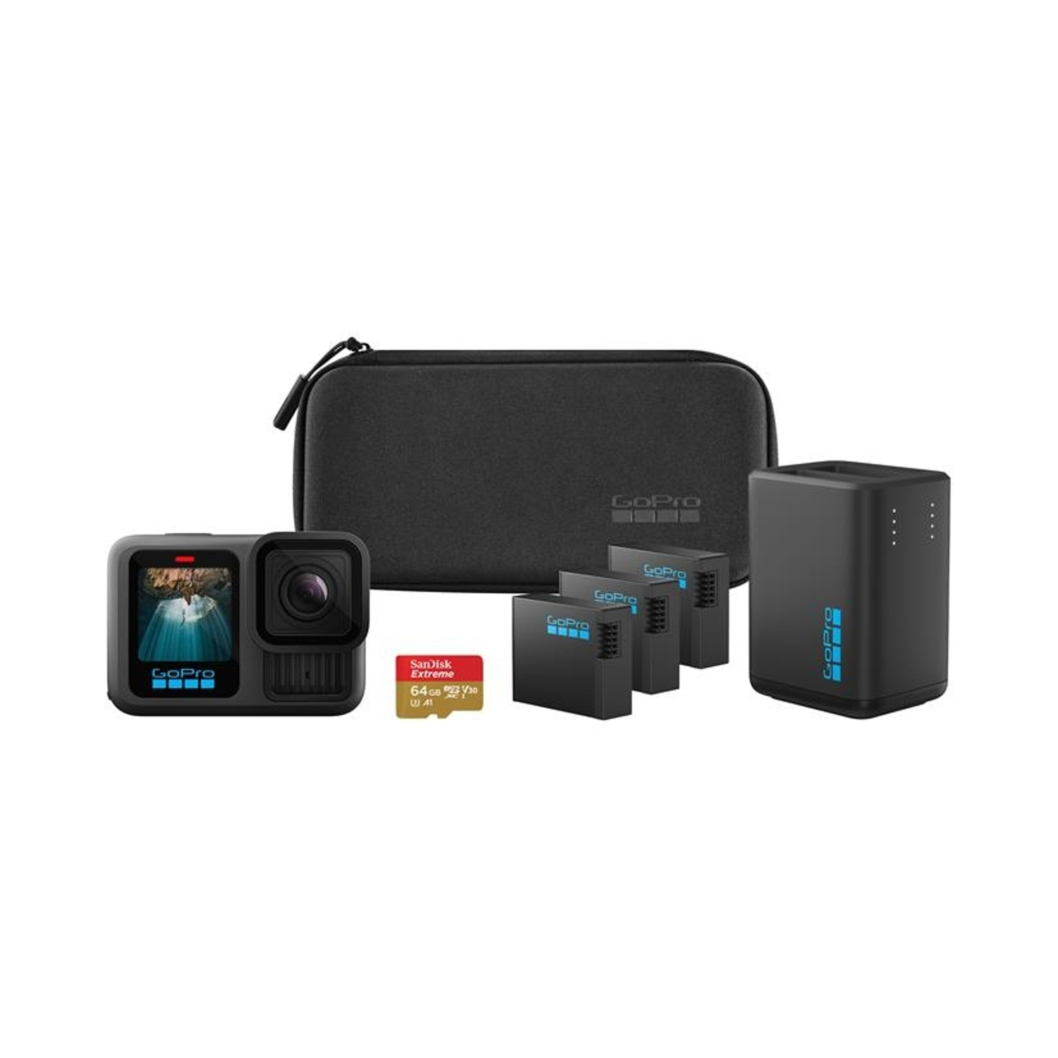 Caméra GoPro, étui de chargement, batteries et carte SD sur fond blanc.