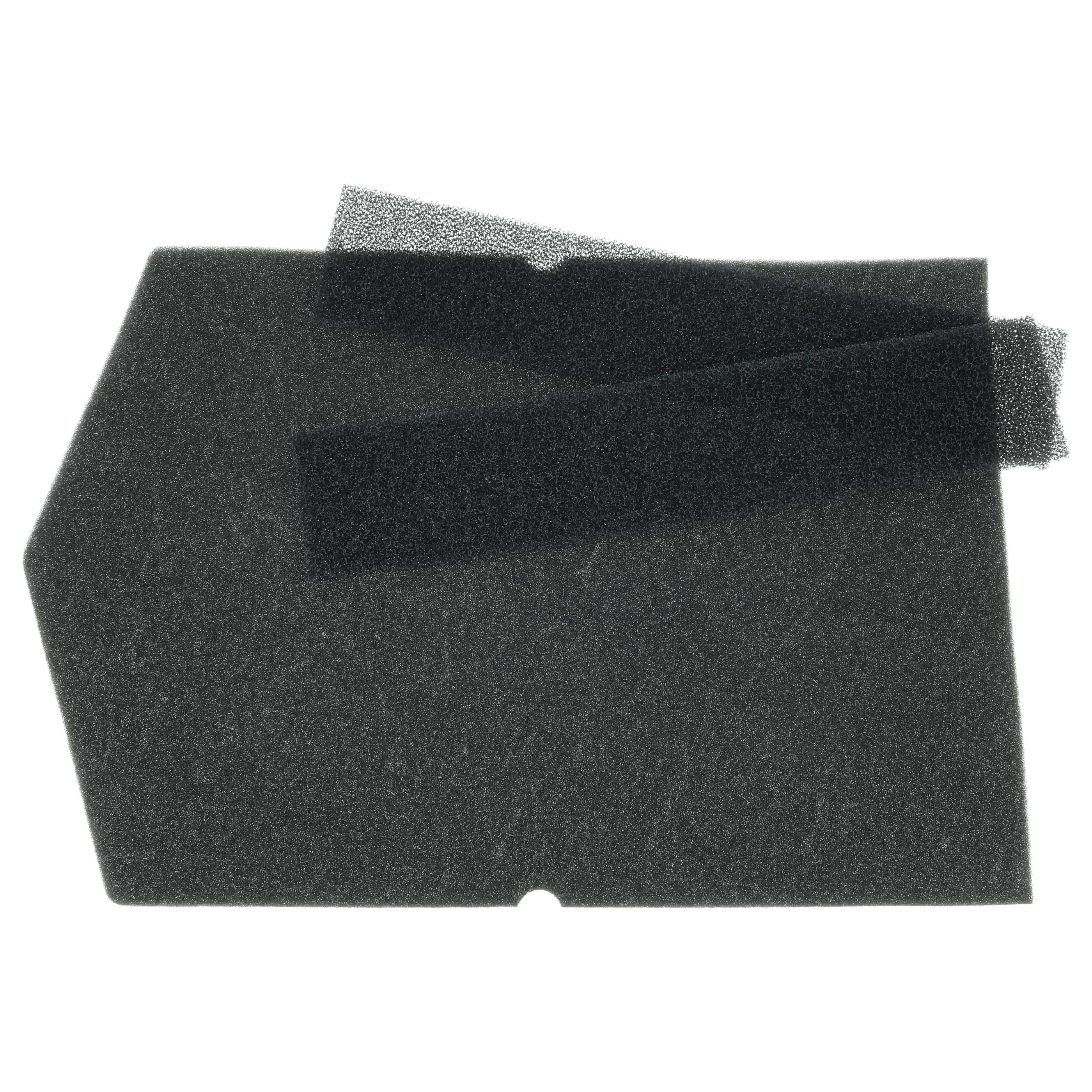 Drei schwarze Schaumstofffilter mit unterschiedlicher Textur liegen übereinander.