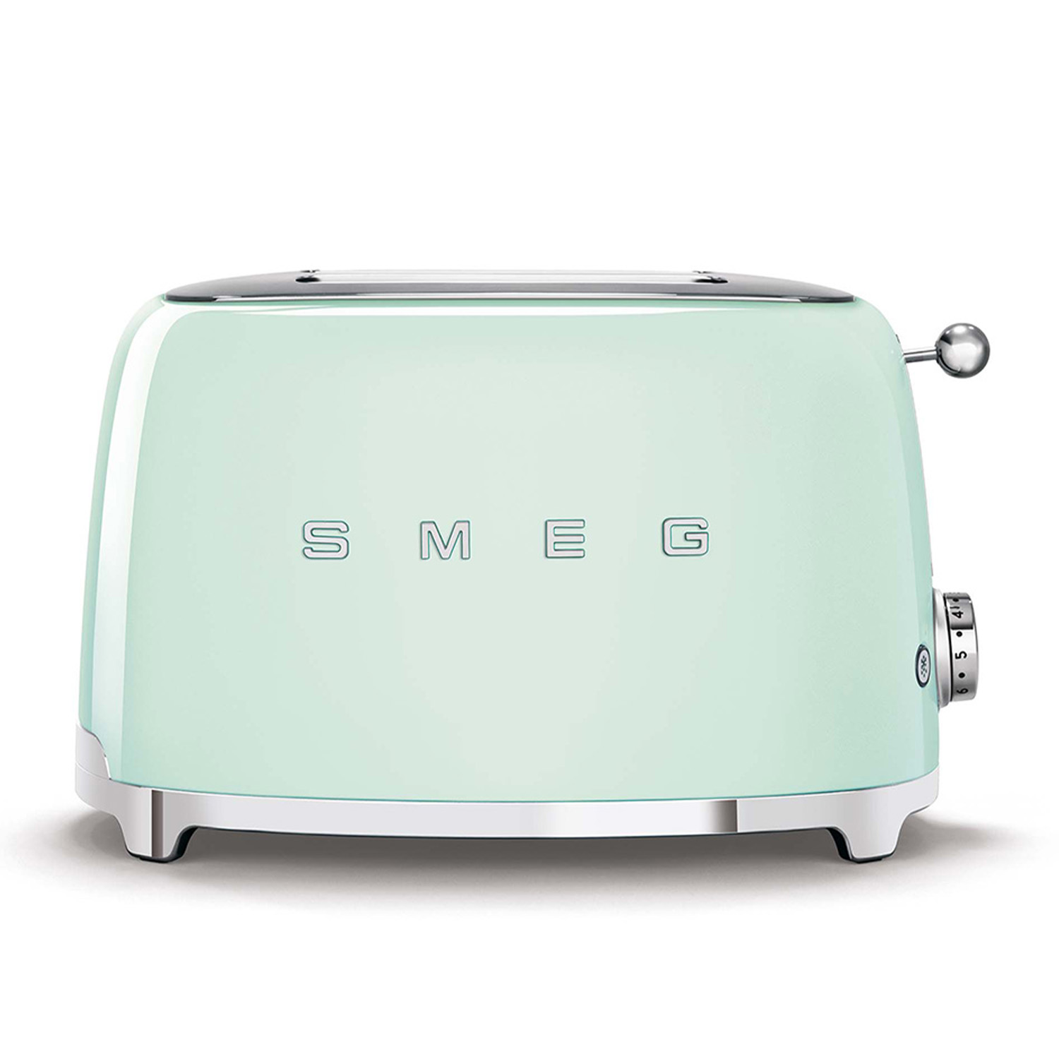 Un tostador SMEG verde pastel con detalles cromados y dial.