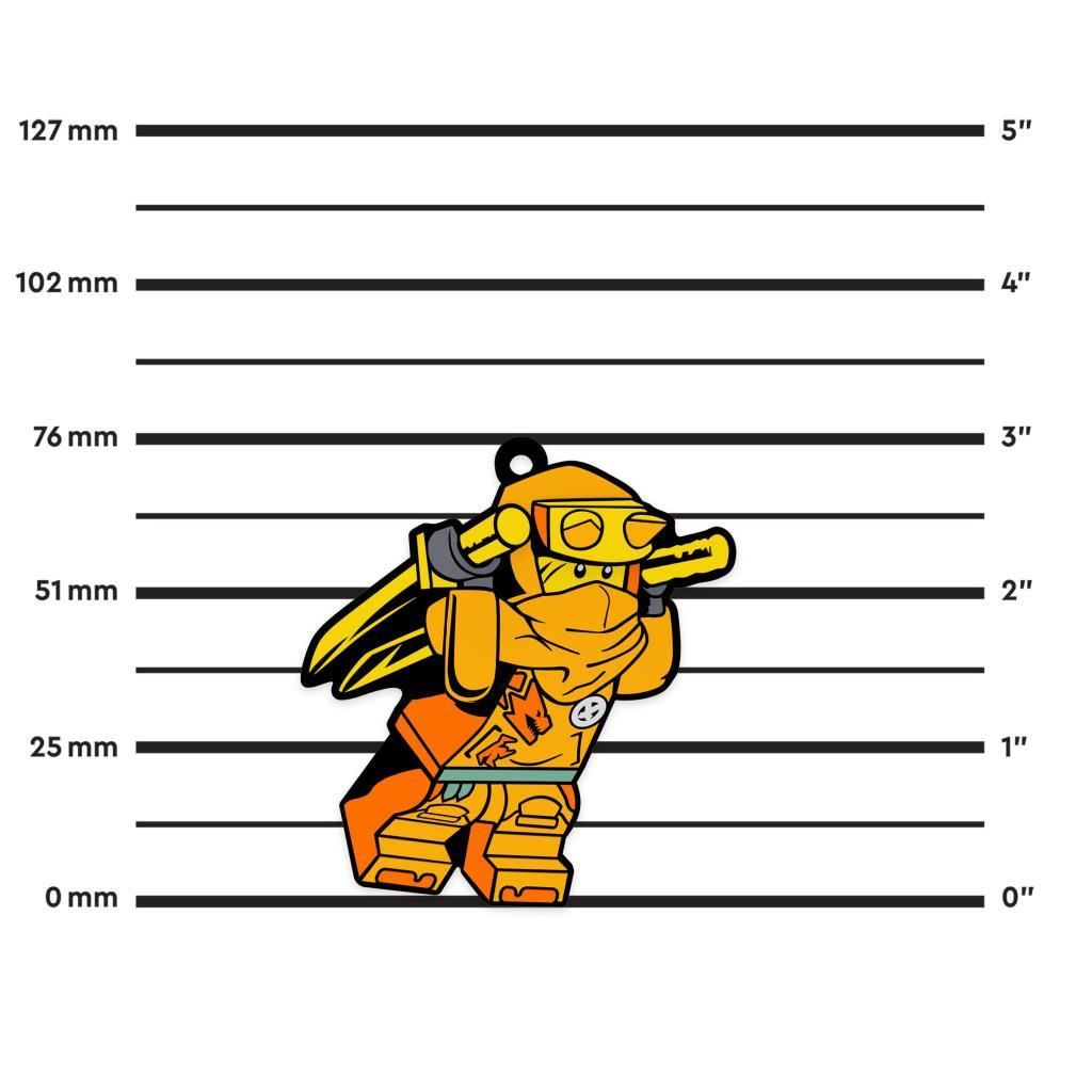 Una figura Lego gialla vestita di arancione con armi.