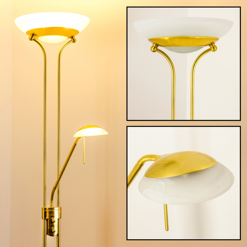 Eine goldene Stehleuchte mit zwei Lichtern auf einem cremefarbenen Hintergrund.