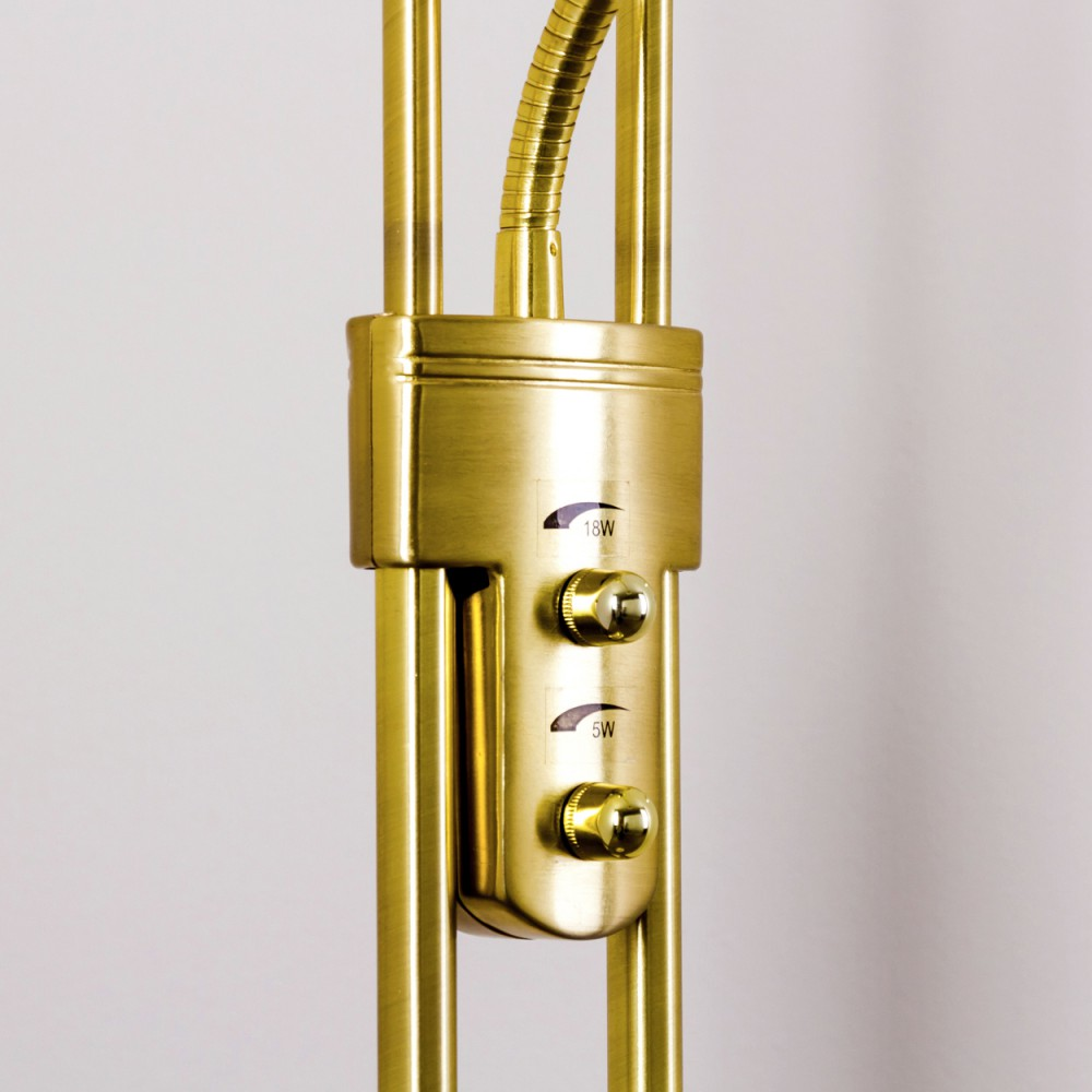 Messingfarbene Lampe mit zwei Drehknöpfen und Watt-Angaben (18W, 5W).