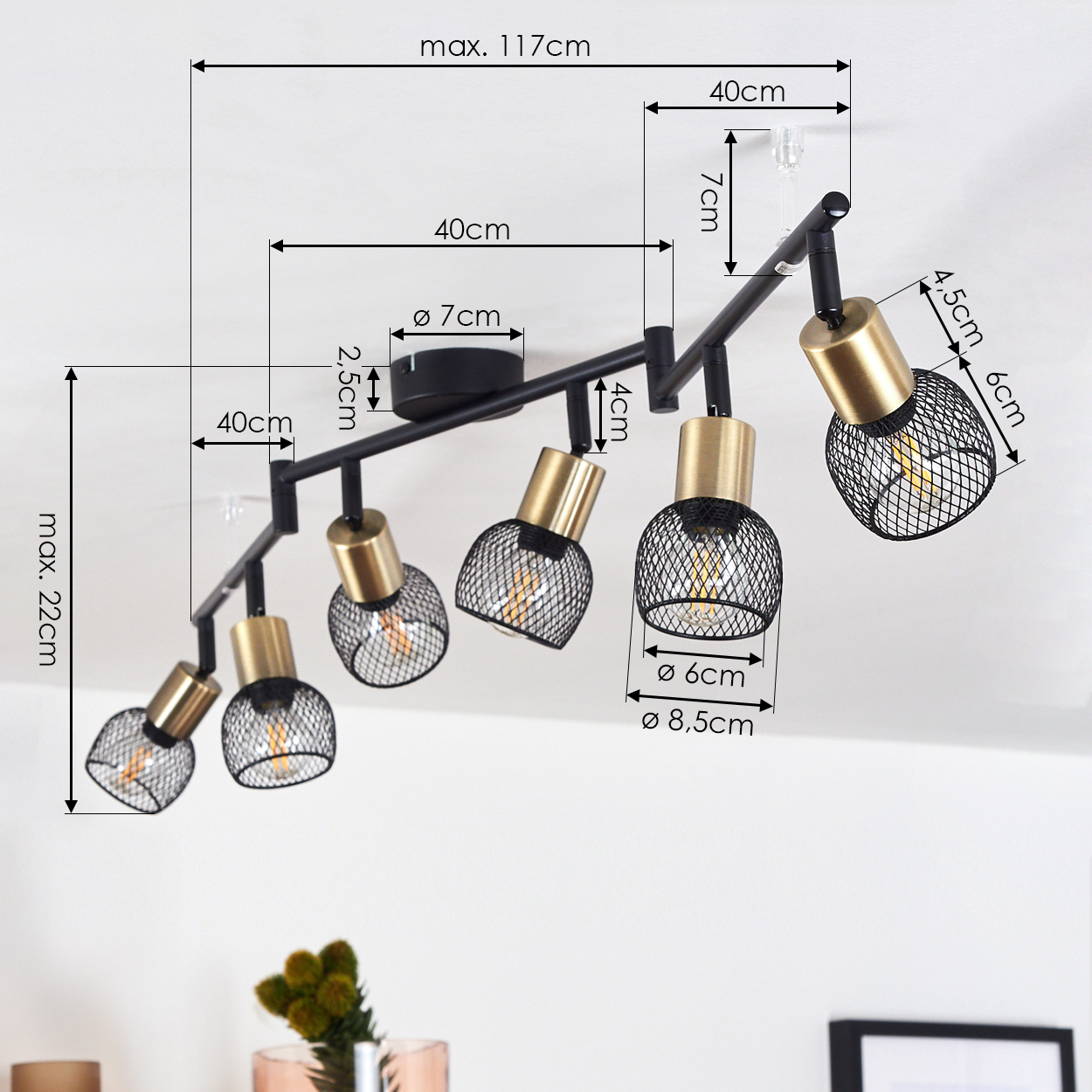 Schwarzer Deckenstrahler mit fünf Lampen, goldene Akzente, Maße angegeben.
