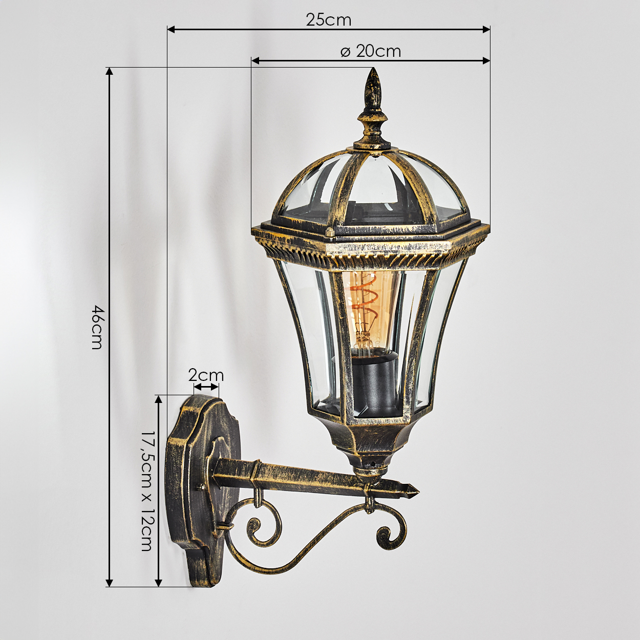 Eine Wandleuchte im Vintage-Stil mit Glas und einem Edison-Glühbirne.