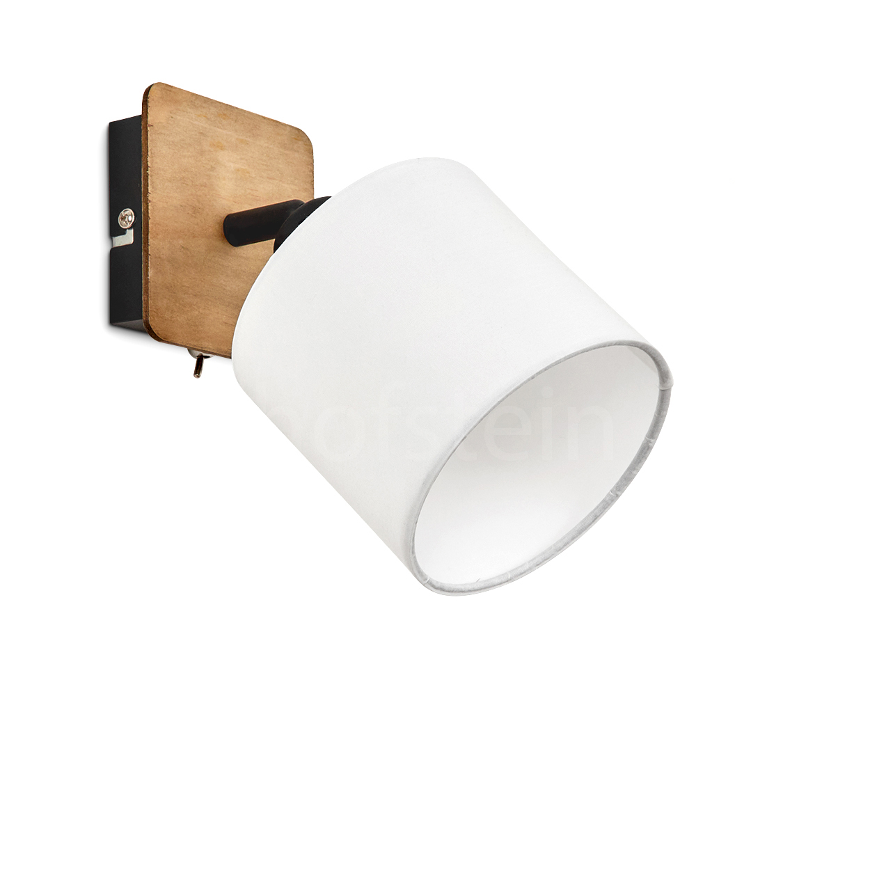 Eine weiße Stofflampe mit Holzsockel an einer weißen Wand.