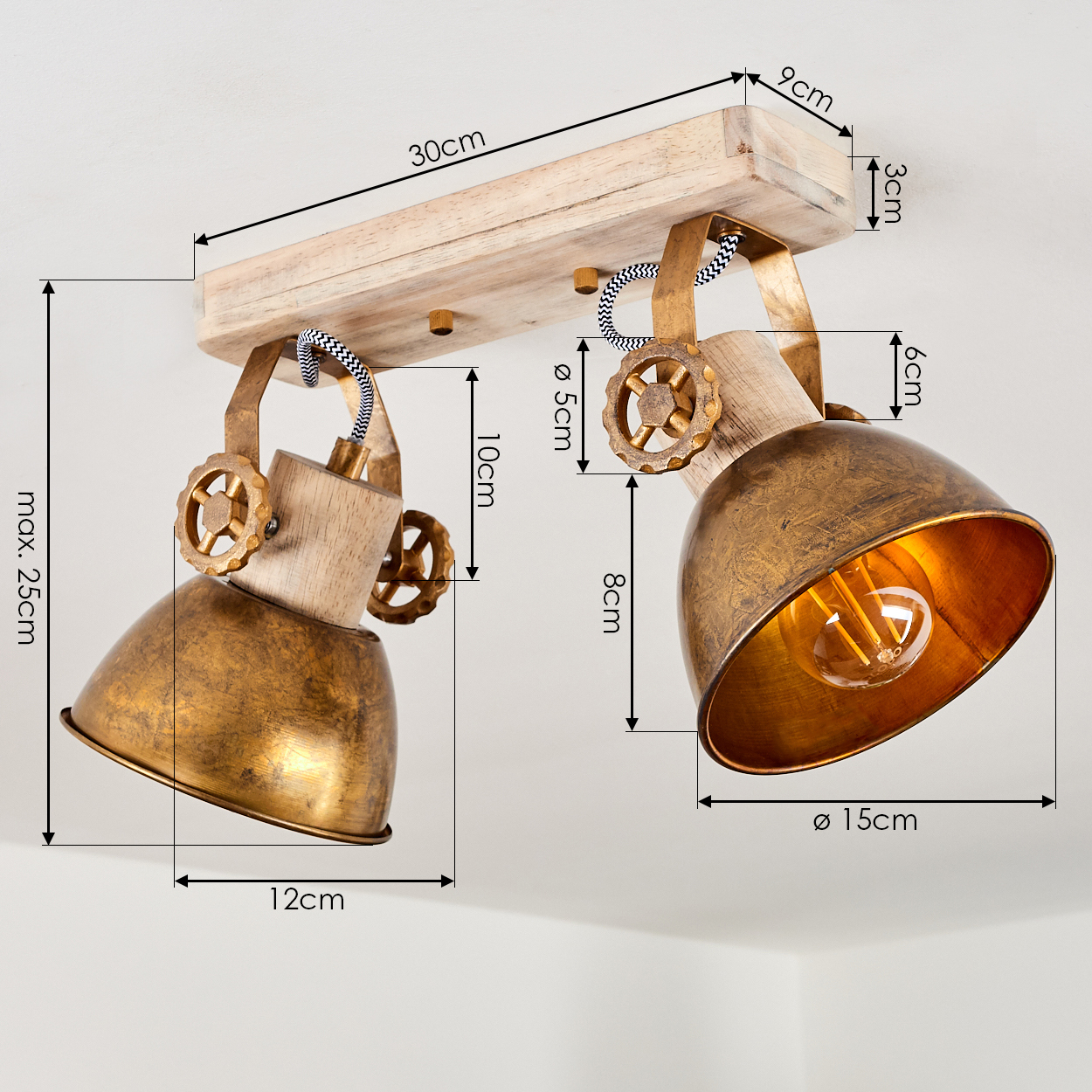 Holzdeckenleuchte mit zwei verstellbaren Messinglampenschirmen und Zahnrad-Details.