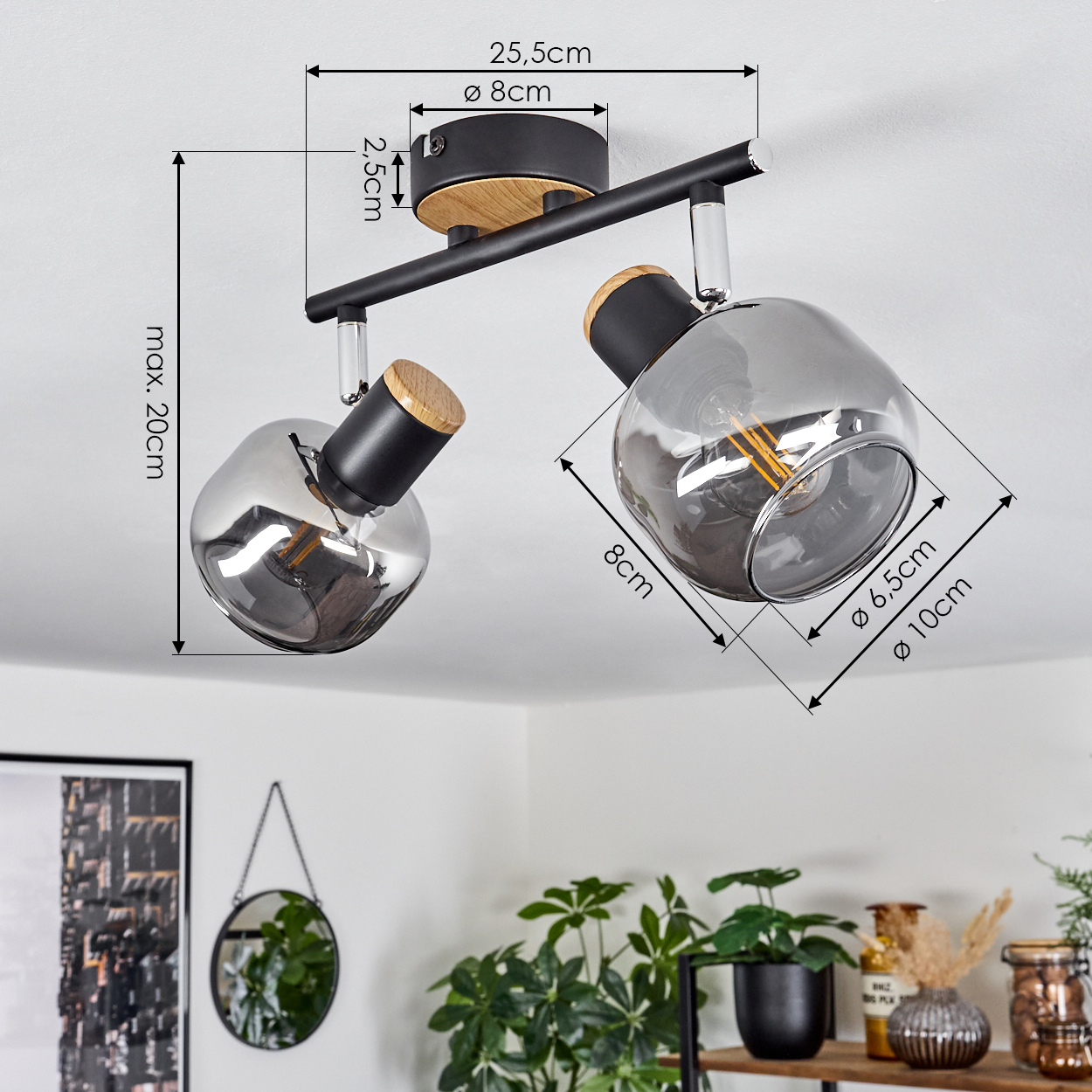 Zwei Rauchglas-Spots mit Holzakzenten an einer Deckenleiste. Maße sind angegeben.