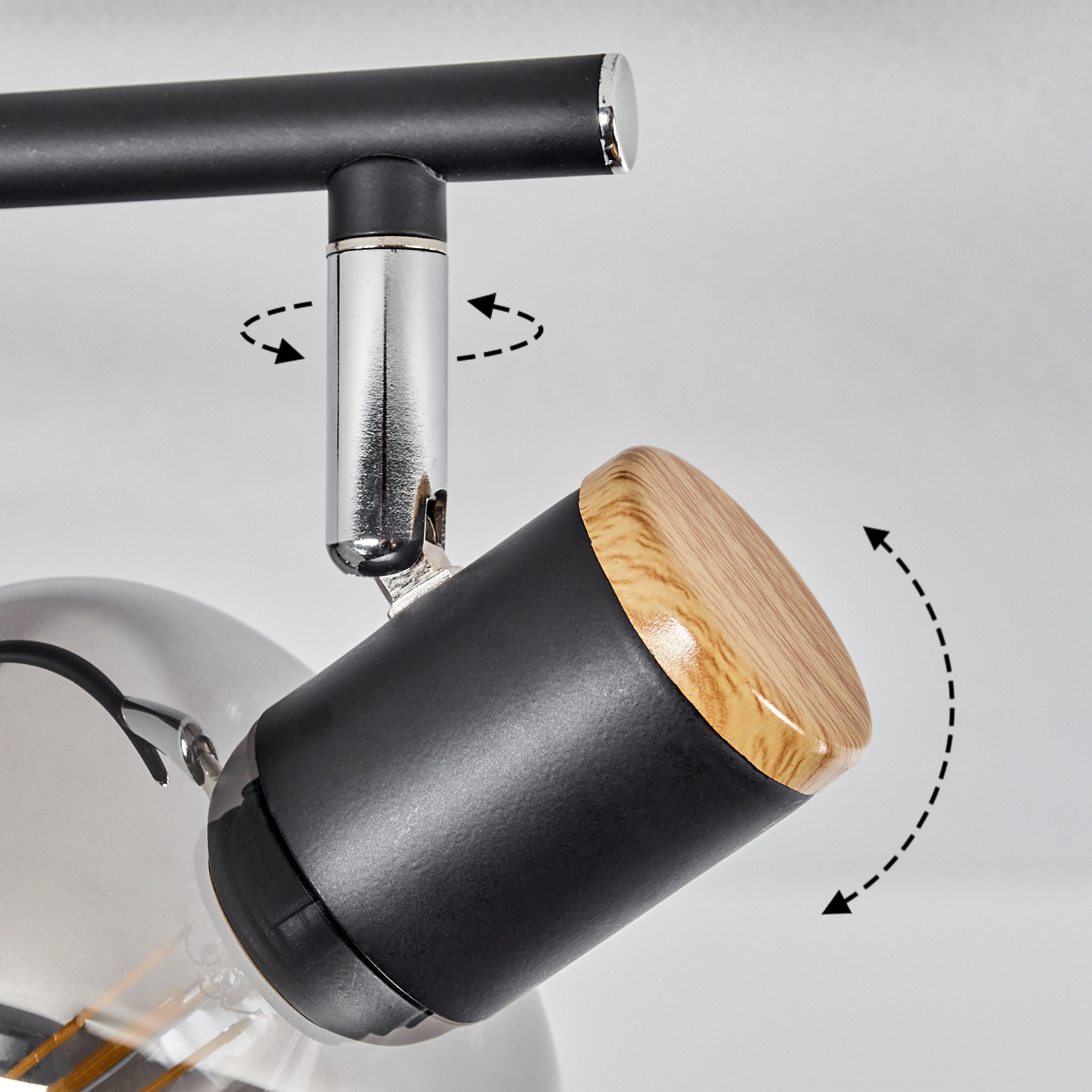Schwenkbare Lampe mit Holzkappe und Glühbirne. Pfeile zeigen Bewegung.