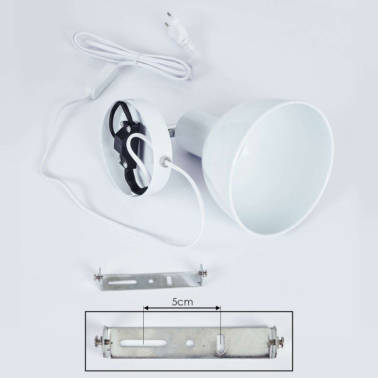 Weiße Lampe mit Kabel, Stecker, Schalter und 5cm Metallhalterung.