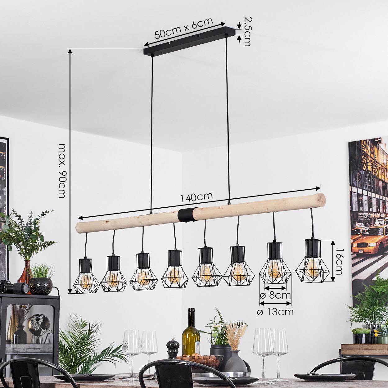 Holz-Hängeleuchte mit 8 schwarzen Metallkäfiglampen, Maße sind angegeben.