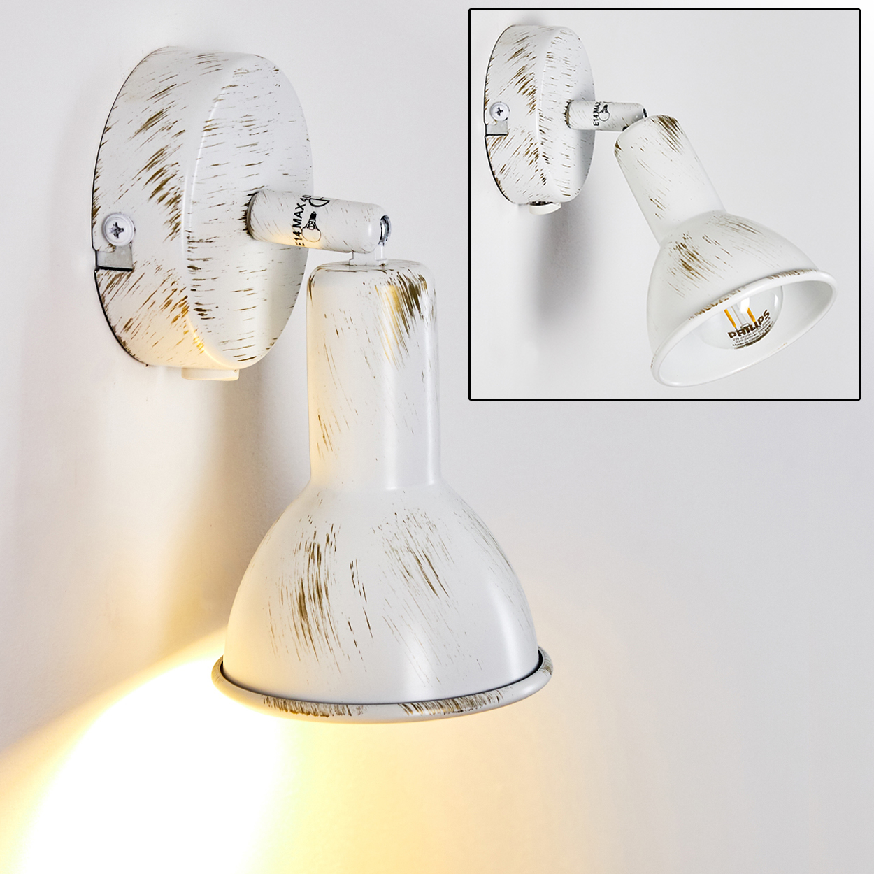 Eine weiße Wandlampe mit verstellbarem Arm und Schirm im Vintage-Stil.
