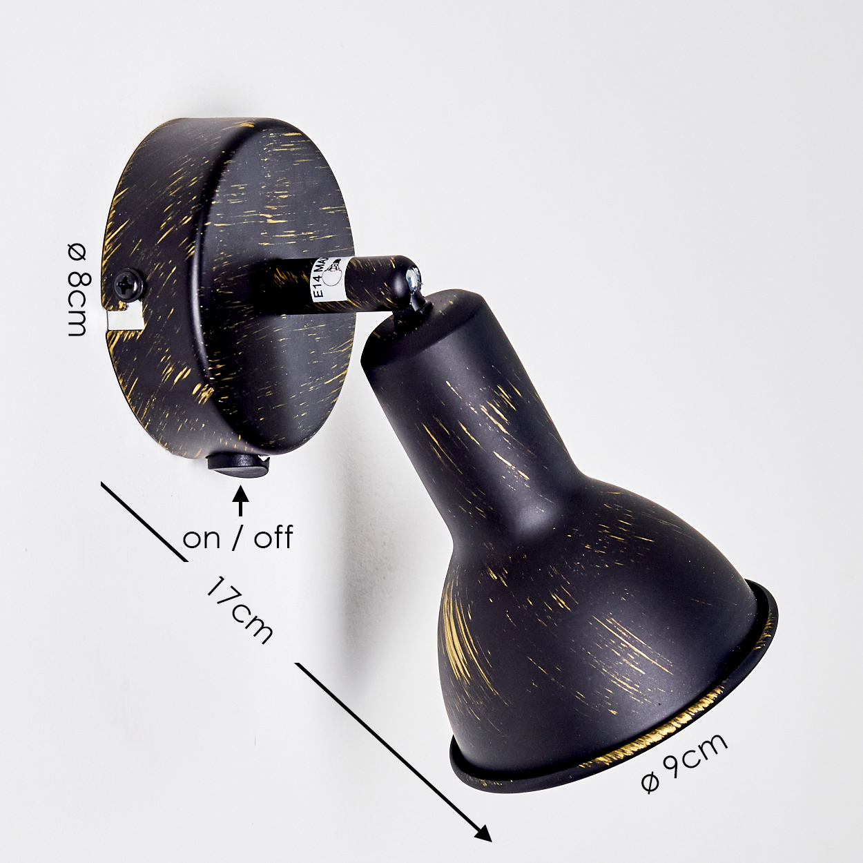 Schwarze Wandleuchte mit Goldakzenten, 8cm Basis, 17cm Länge, 9cm Schirmdurchmesser.
