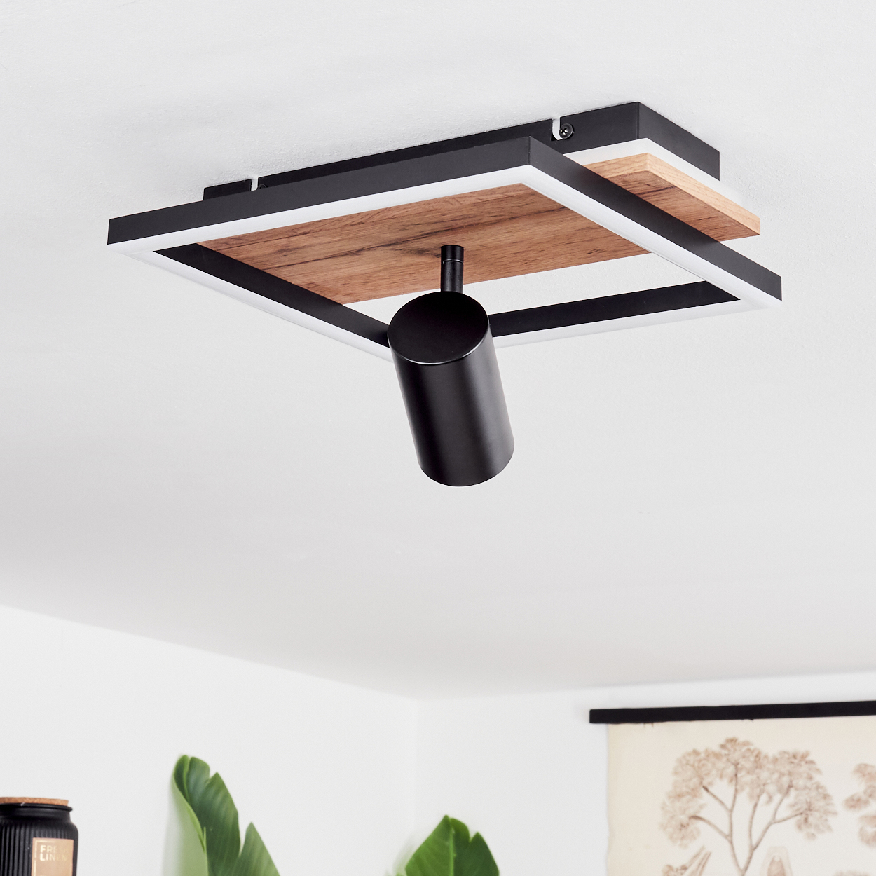 Schwarzer Deckenstrahler mit Holz und weißem Lichtrahmen.