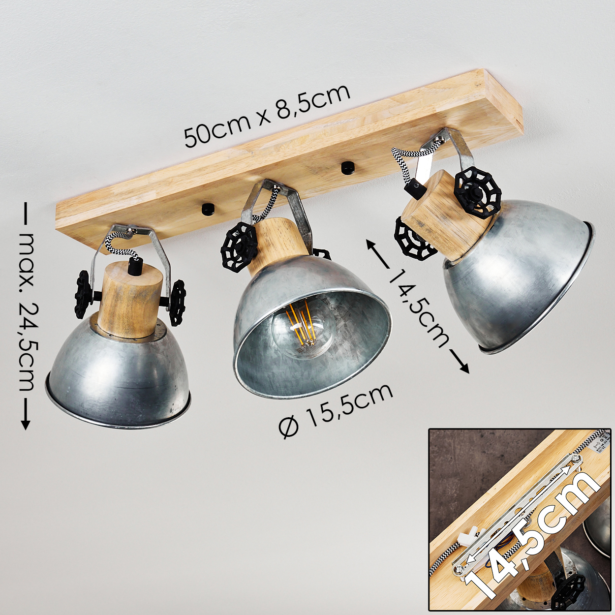 Deckenleuchte mit Holzsockel und drei verstellbaren Metallschirmen.