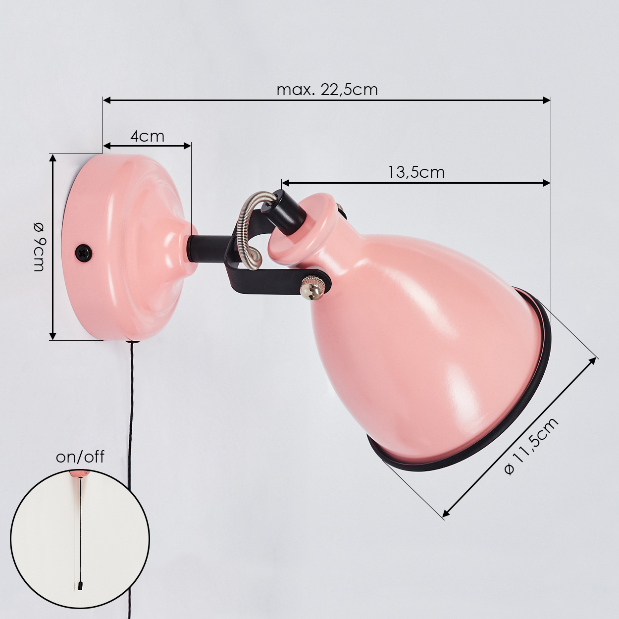Eine rosafarbene Wandleuchte mit schwarzem Arm und Zugschnur-Schalter. Maße sind angegeben.