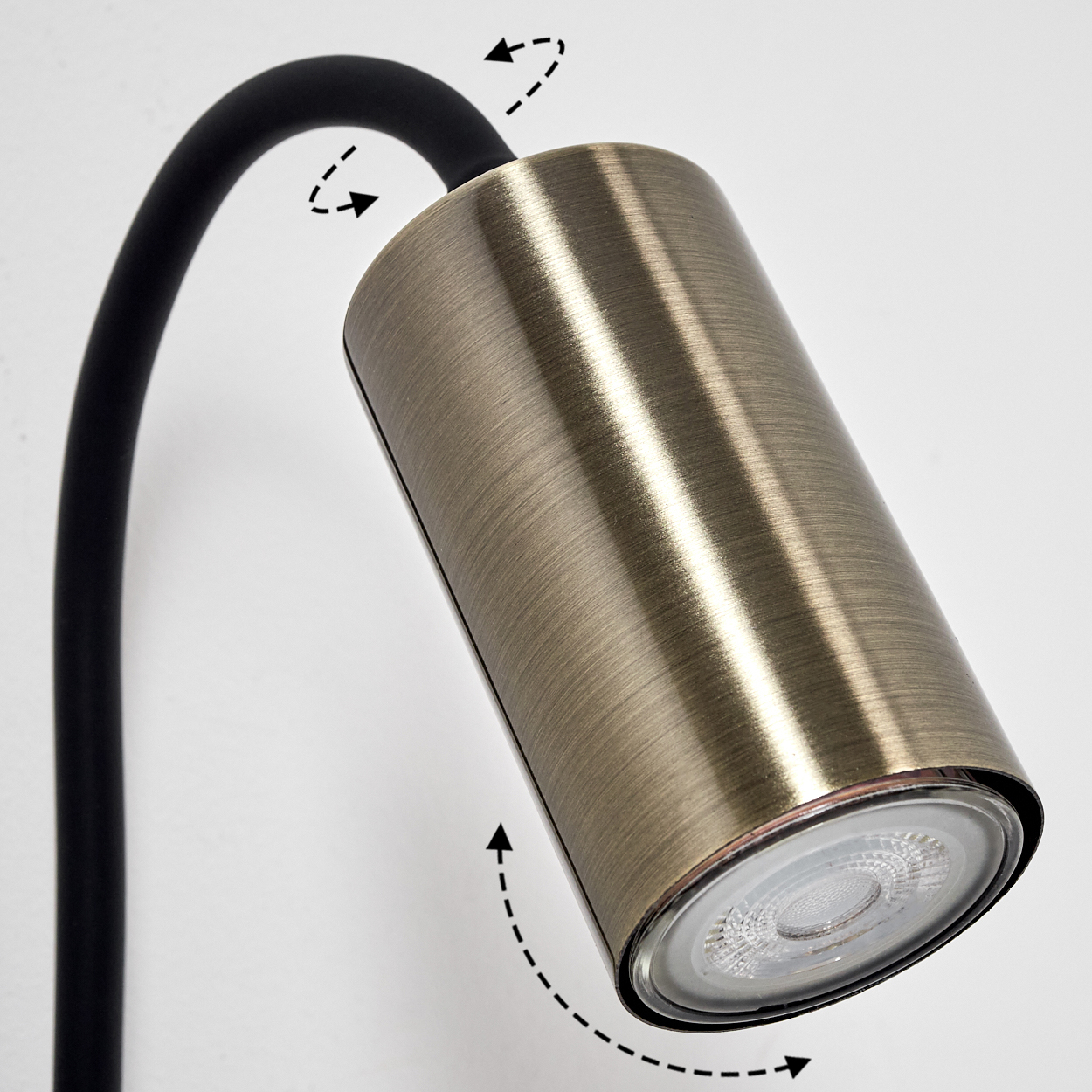 Ein verstellbarer Lampenkopf aus gebürstetem Metall mit LED.
