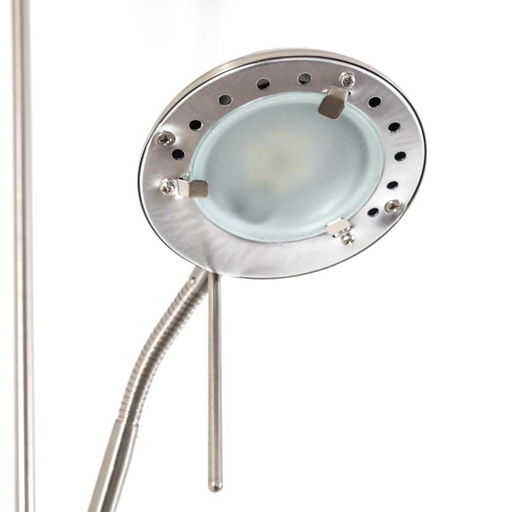 Nahaufnahme einer silbernen Schreibtischlampe mit flexiblem Arm und runder LED-Leuchte.