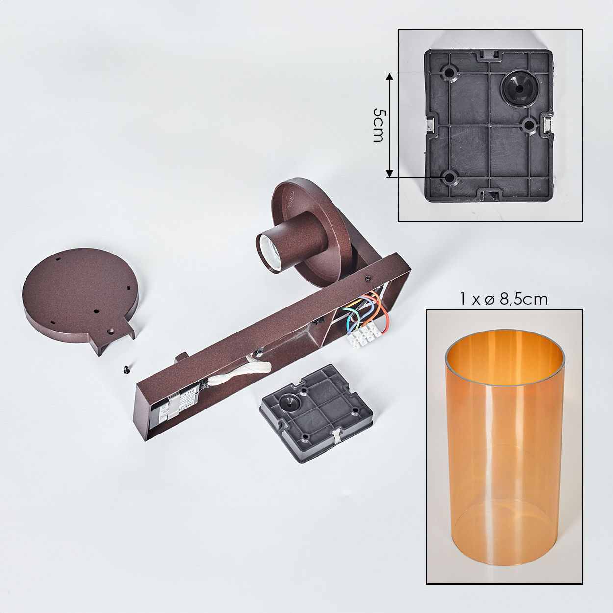 Braune Lampe in Einzelteilen, mit Glaszylinder und Montageplatte.
