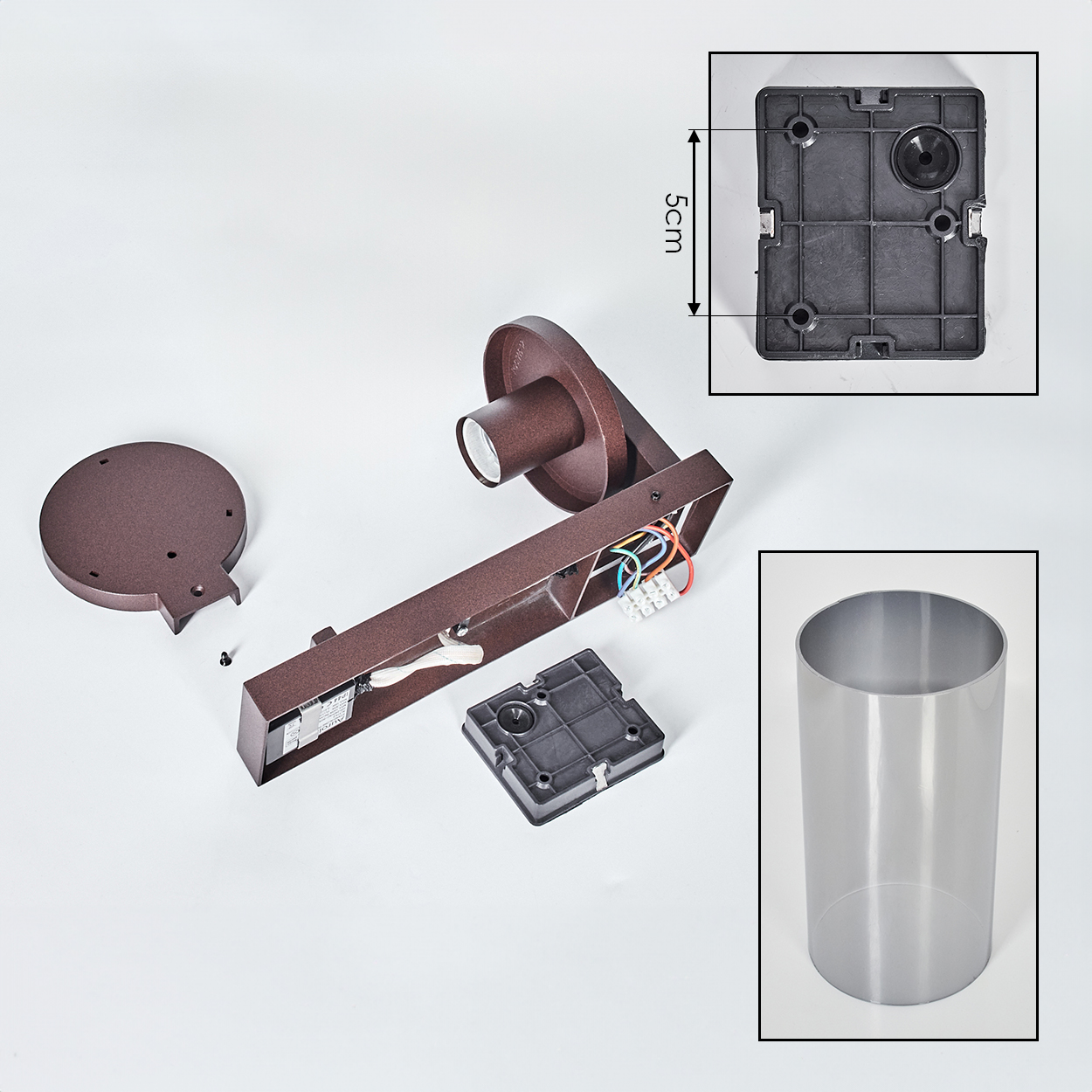 Zerlegte braune Lampe mit Montageplatte und Zylinder.