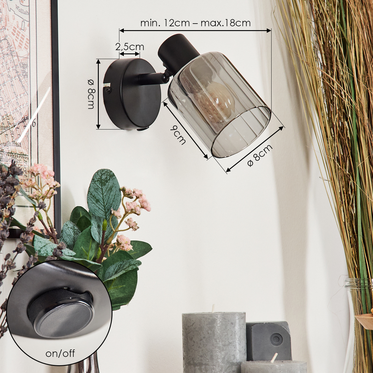 Schwarzer Wandspot mit Rauchglas-Schirm, Maße und Schalter sind sichtbar.