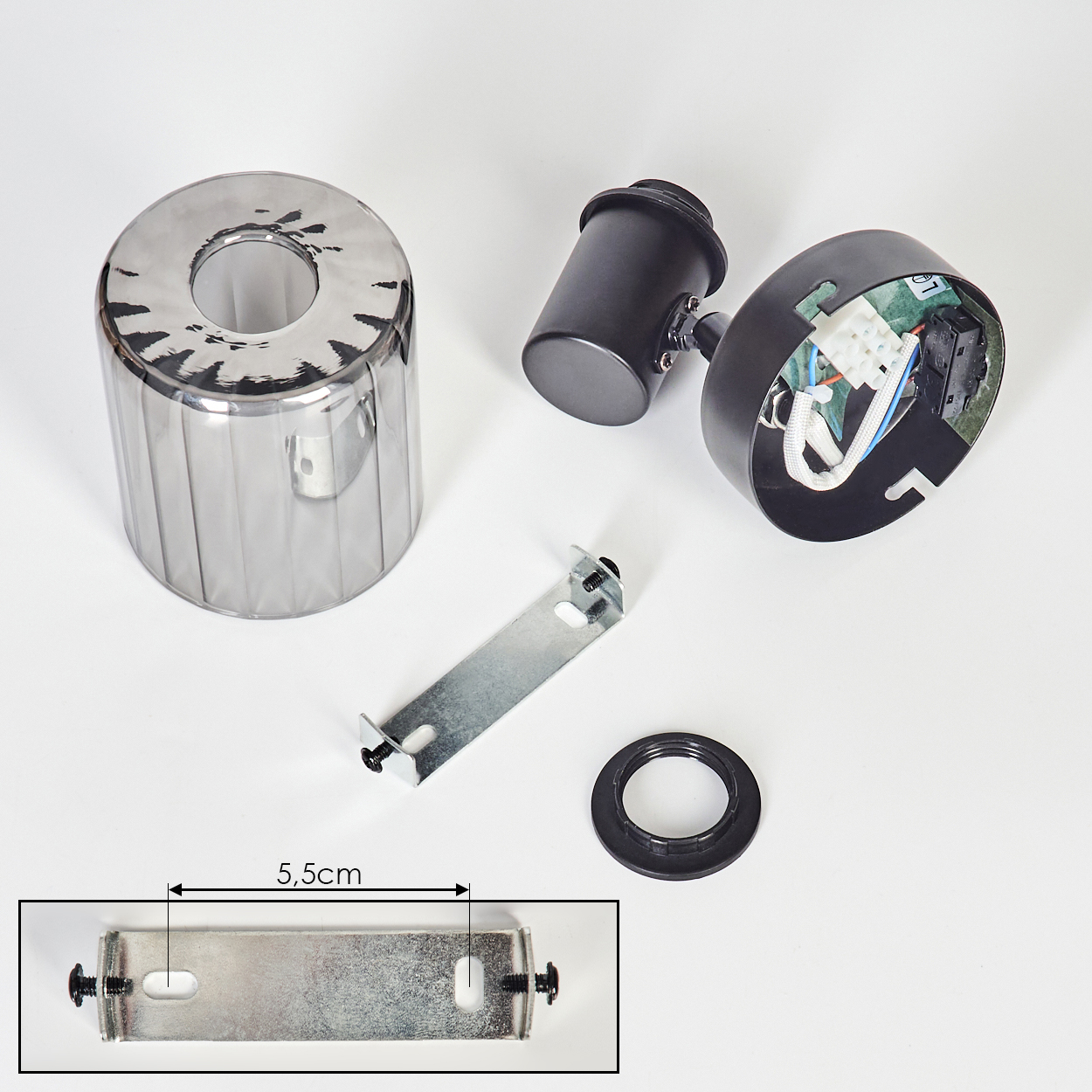 Beleuchtungs-Komponenten: Glaszylinder, Lampenfassung mit Kabeln, Halterung und Ring.