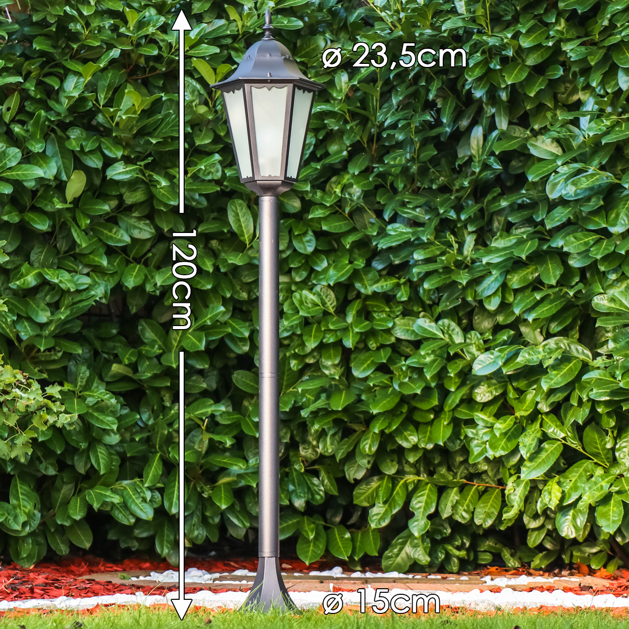 Ein 120 cm hoher Laternenpfahl mit einem Durchmesser von 23,5 cm.