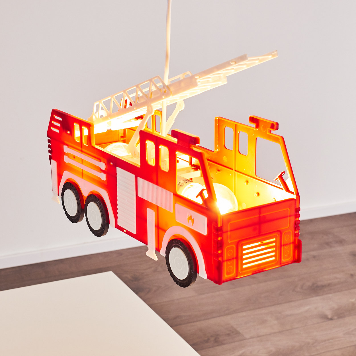 Eine rote Feuerwehrauto-Lampe mit ausziehbarem Leiter-Detail.