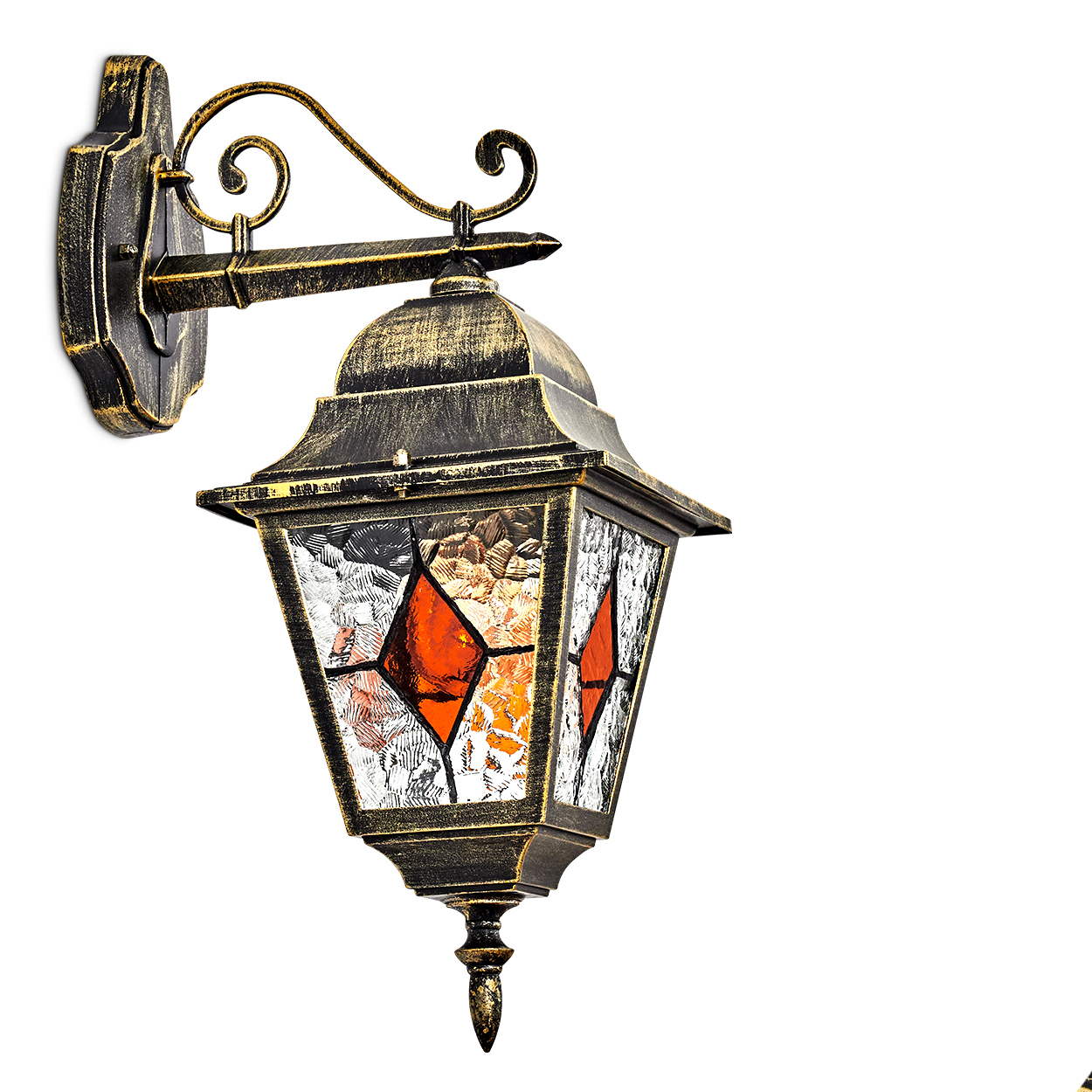 Antike Wandlaterne aus Metall mit Buntglasfenstern und Ornamenten.